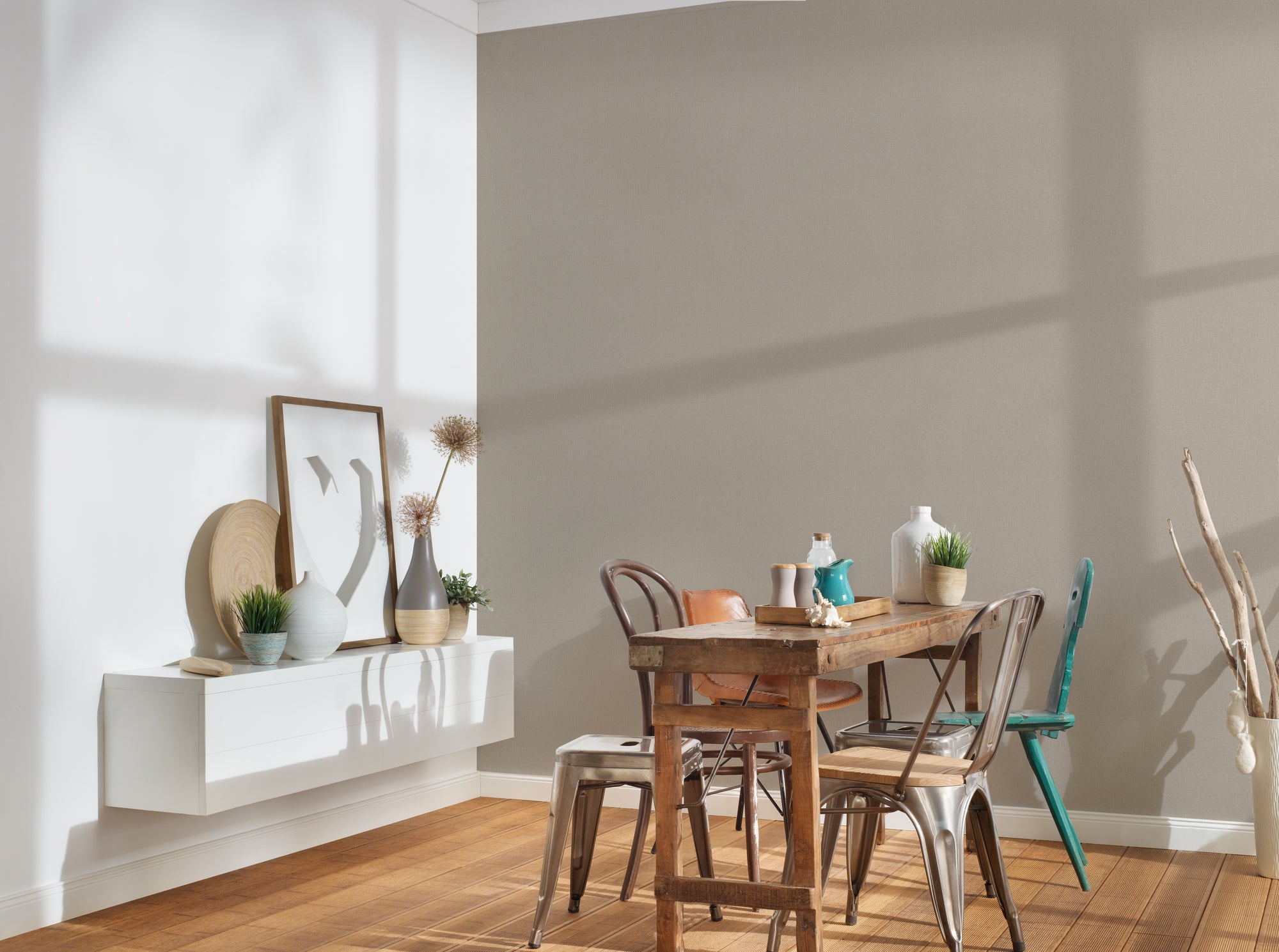 High-quality wallpaper from the Pure Elegance collection in brown 