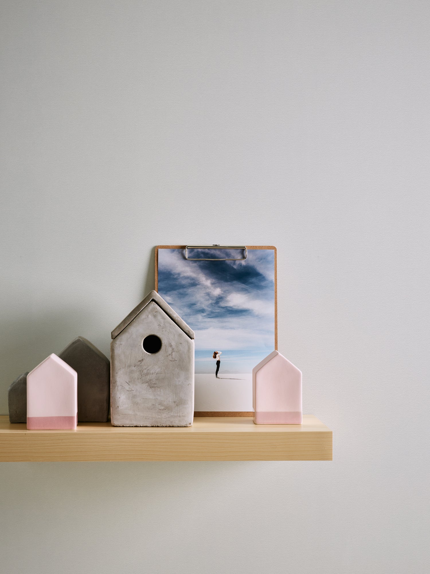 High-quality wallpaper from the Pure Elegance collection in white 