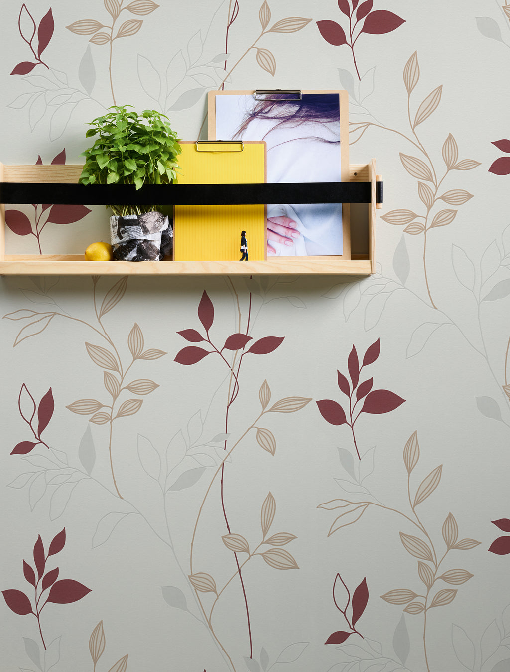 High-quality wallpaper from the Casual Living collection in cream 