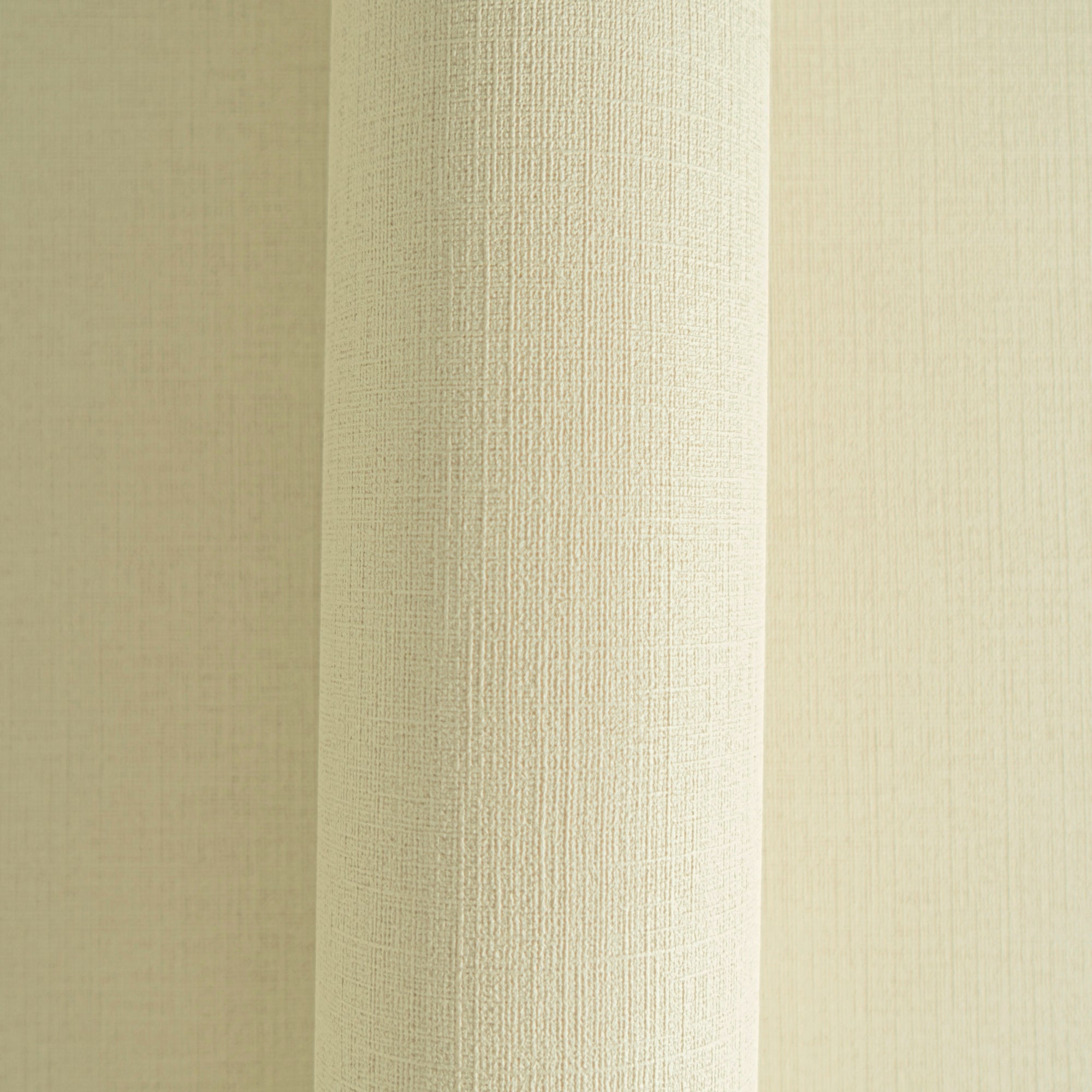 High-quality wallpaper from the Pintwalls III collection in cream 