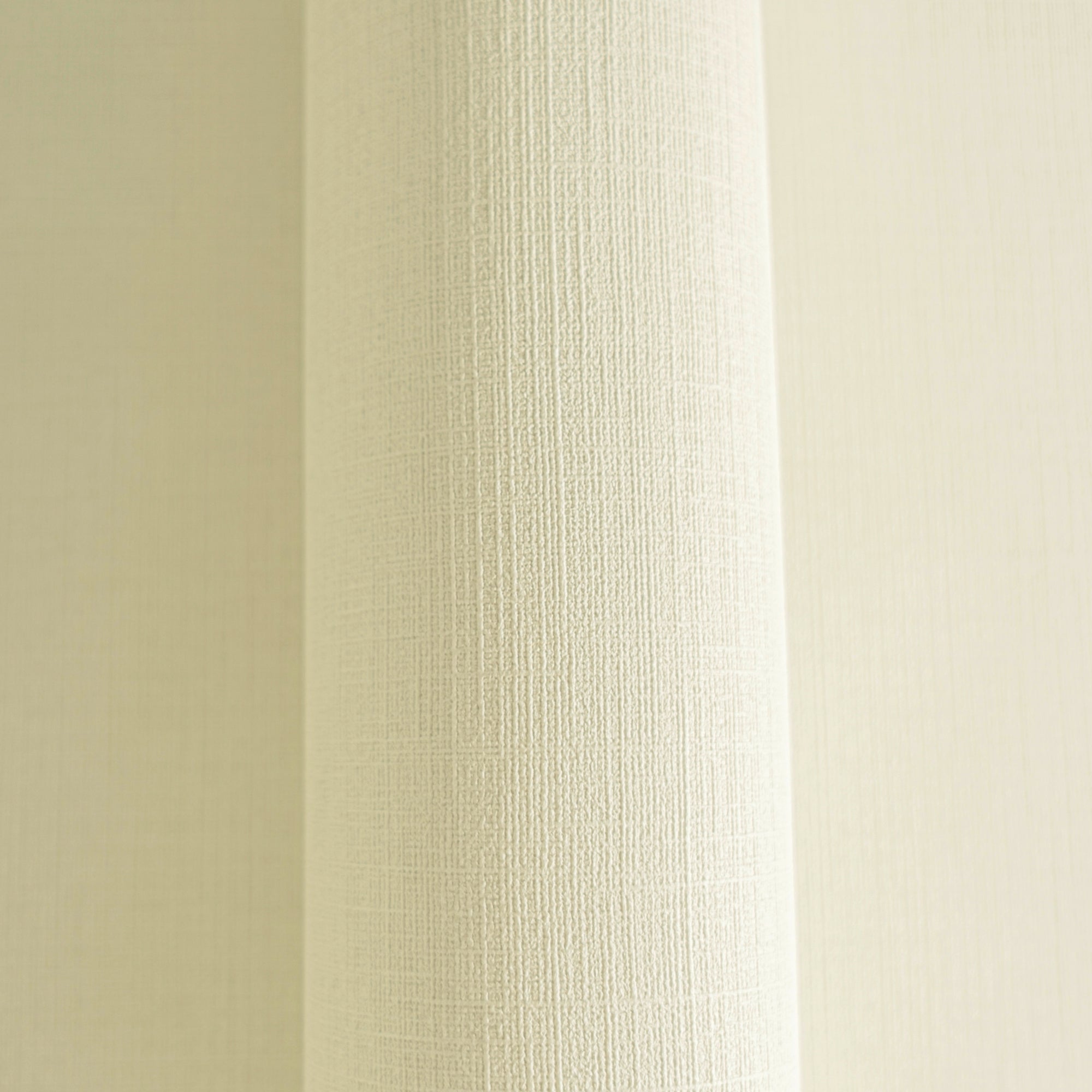 High-quality wallpaper from the Pintwalls III collection in white 