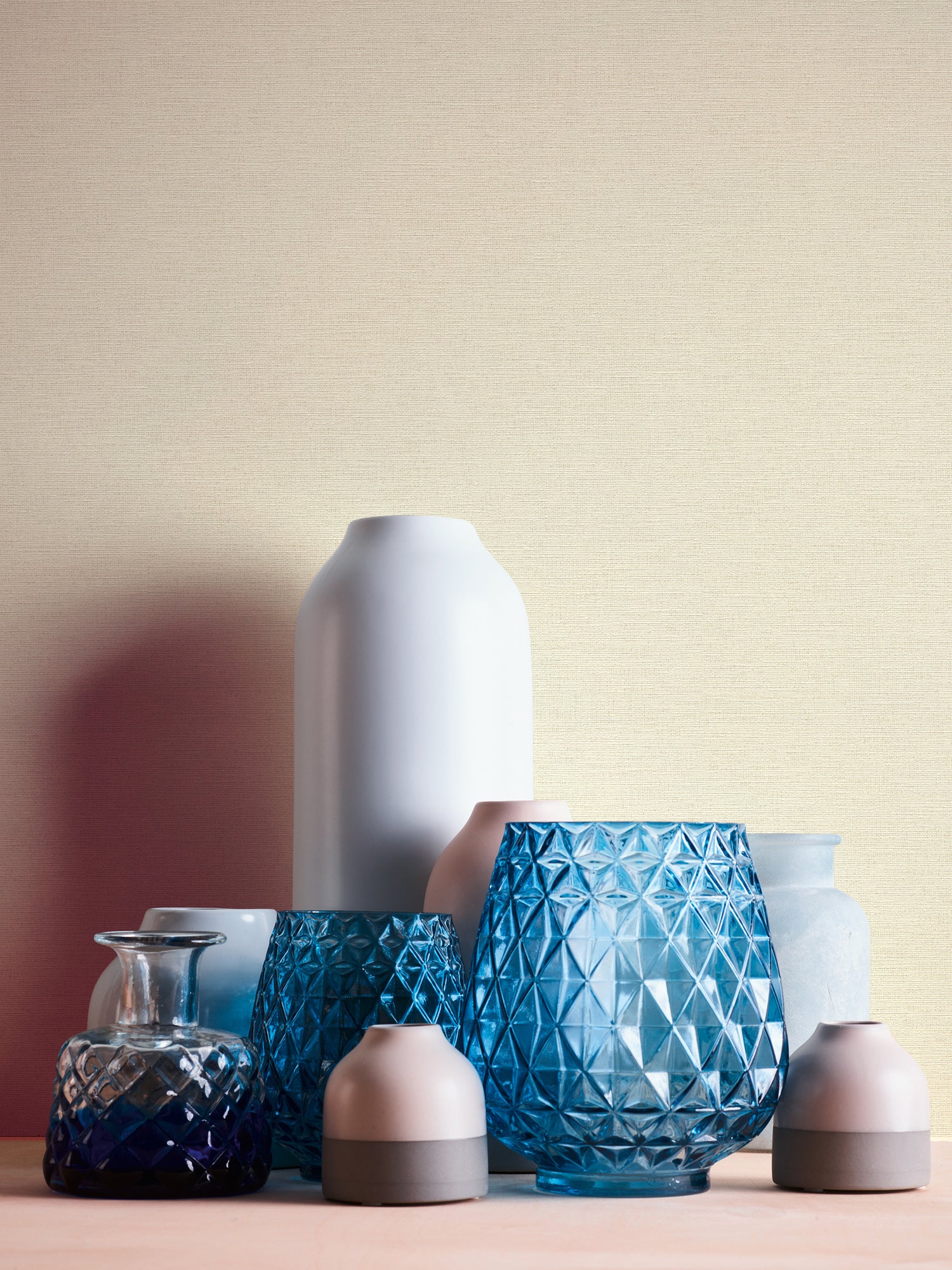 High-quality wallpaper from the Pintwalls III collection in white 