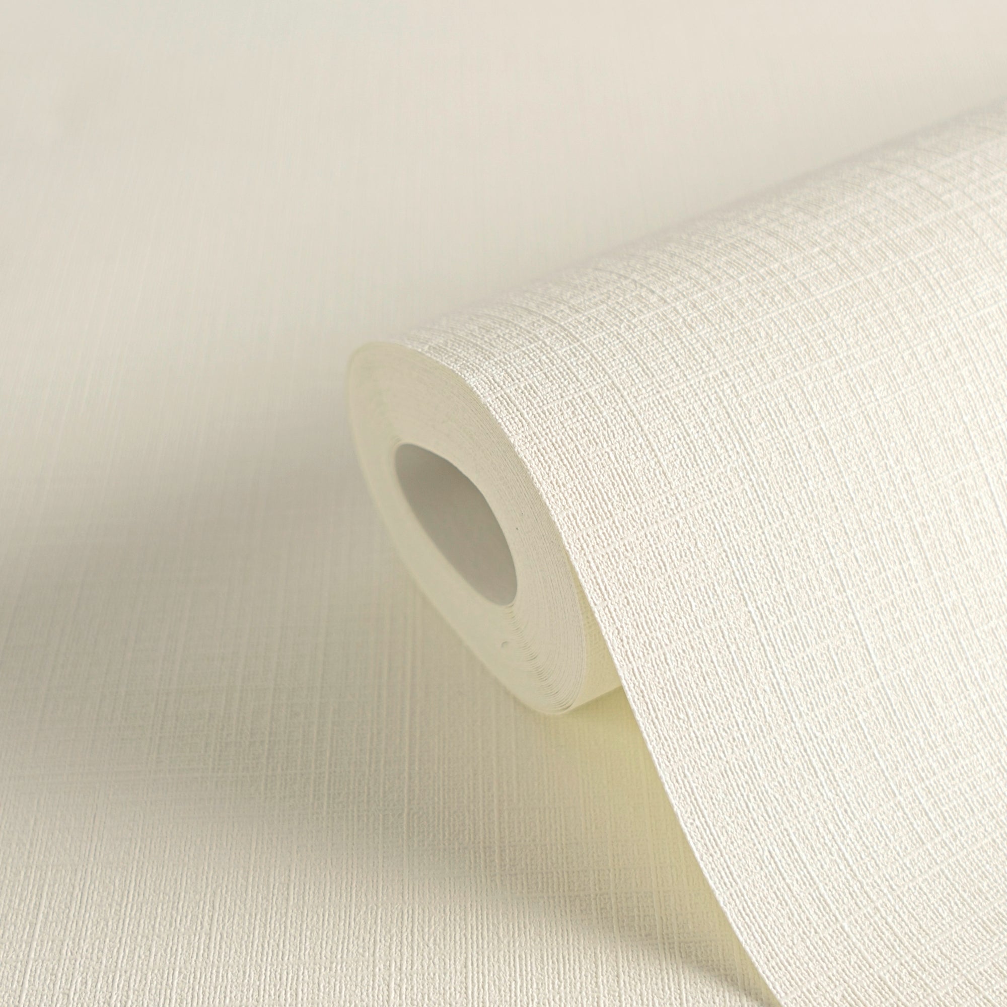 High-quality wallpaper from the Pintwalls III collection in white 