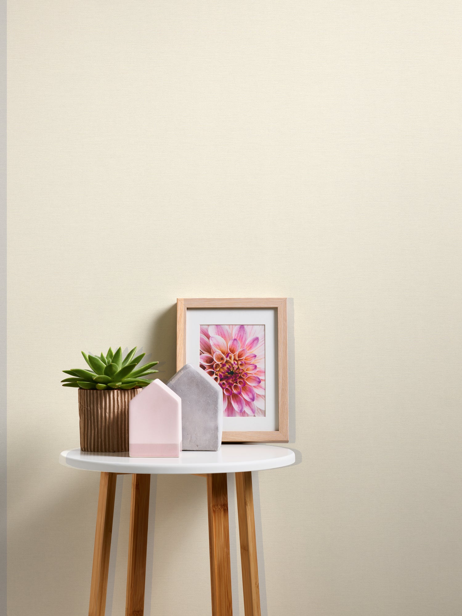 High-quality wallpaper from the Pintwalls III collection in white 