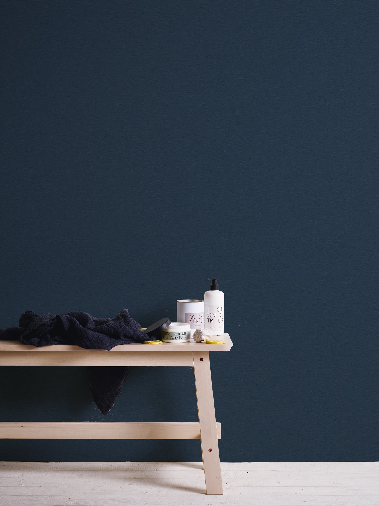 High-quality wallpaper from the French Affair collection in blue 