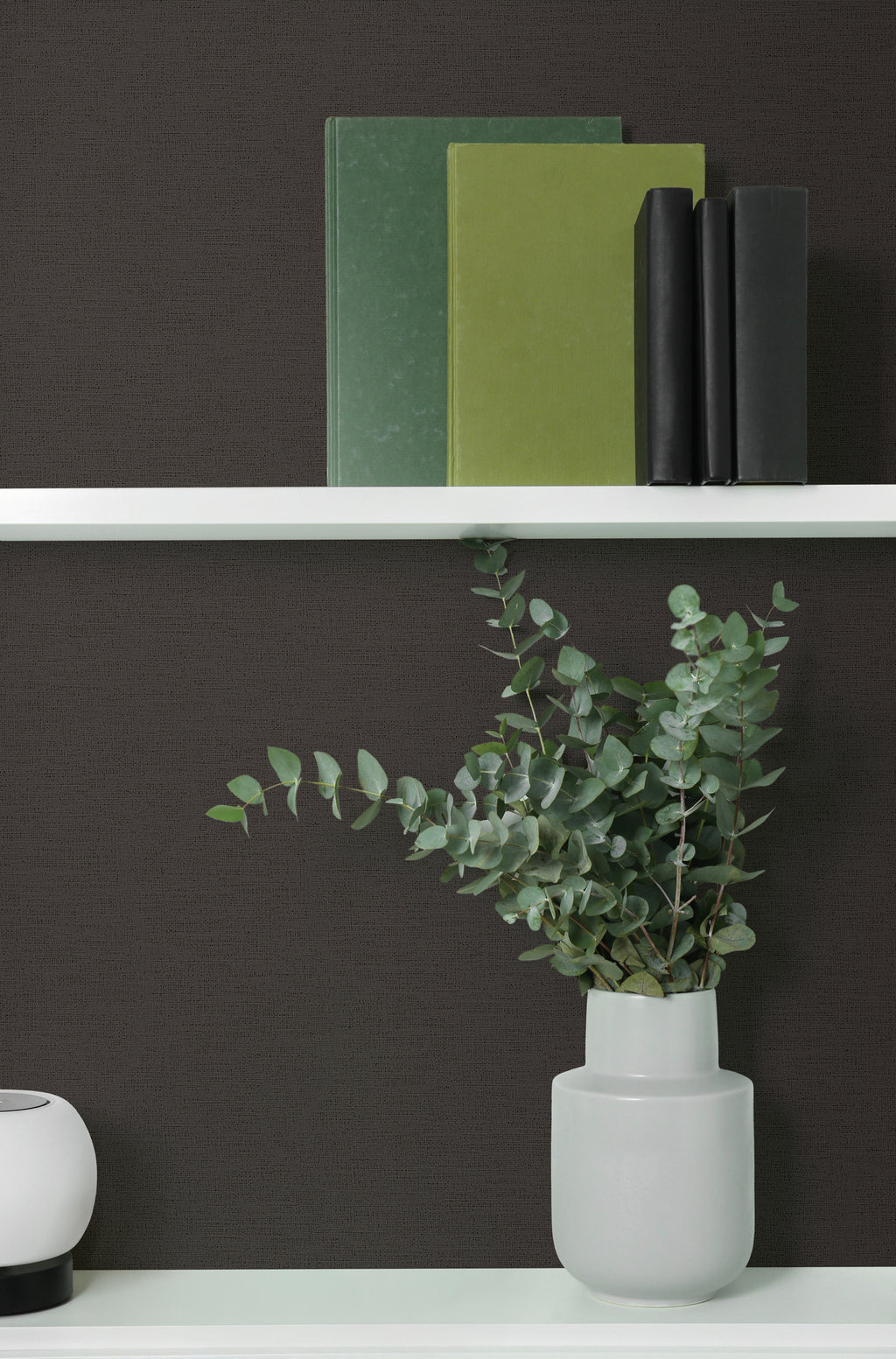 High-quality wallpaper from the Pintwalls III collection in black 