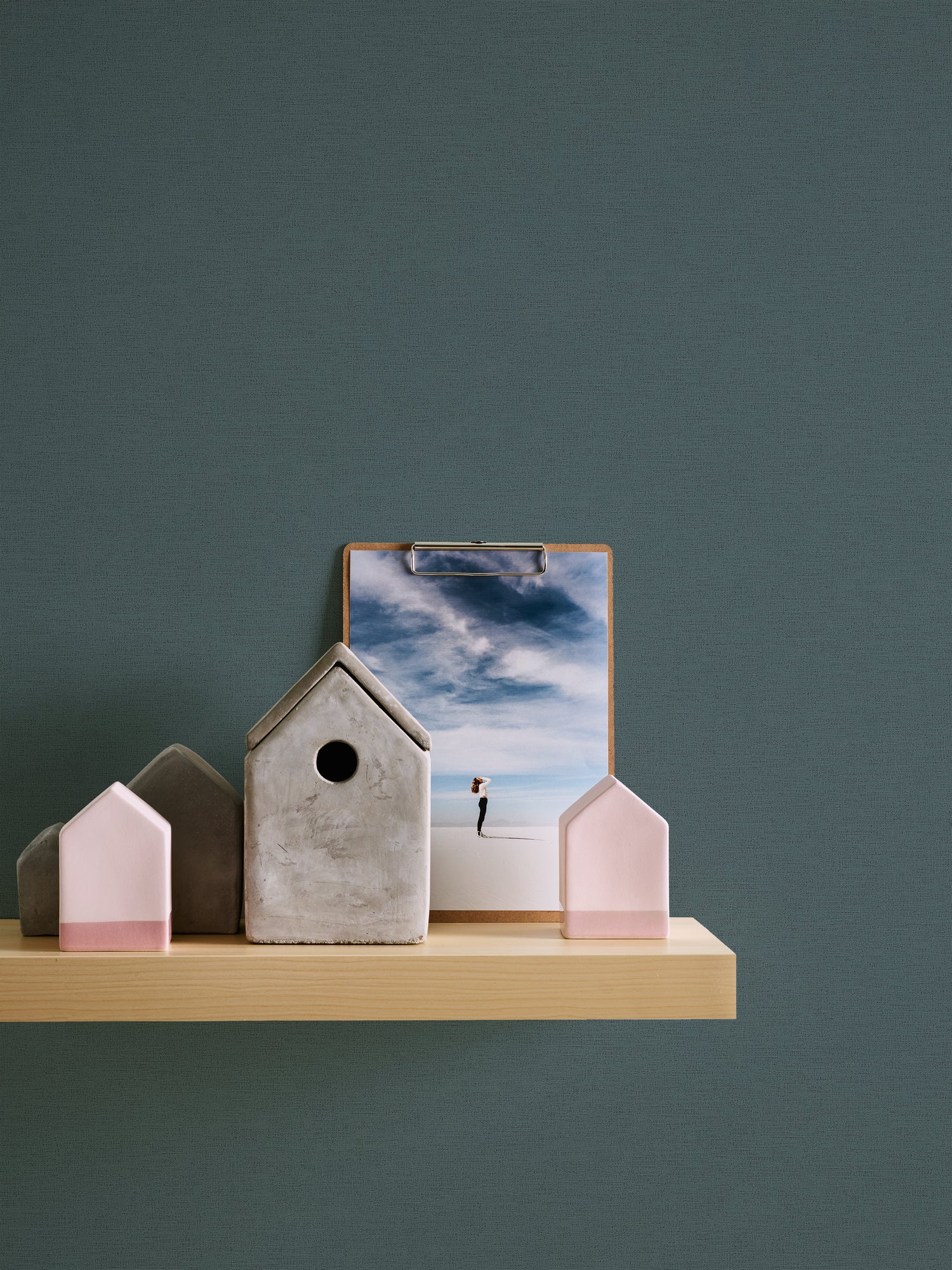 High-quality wallpaper from the Pintwalls III collection in blue 