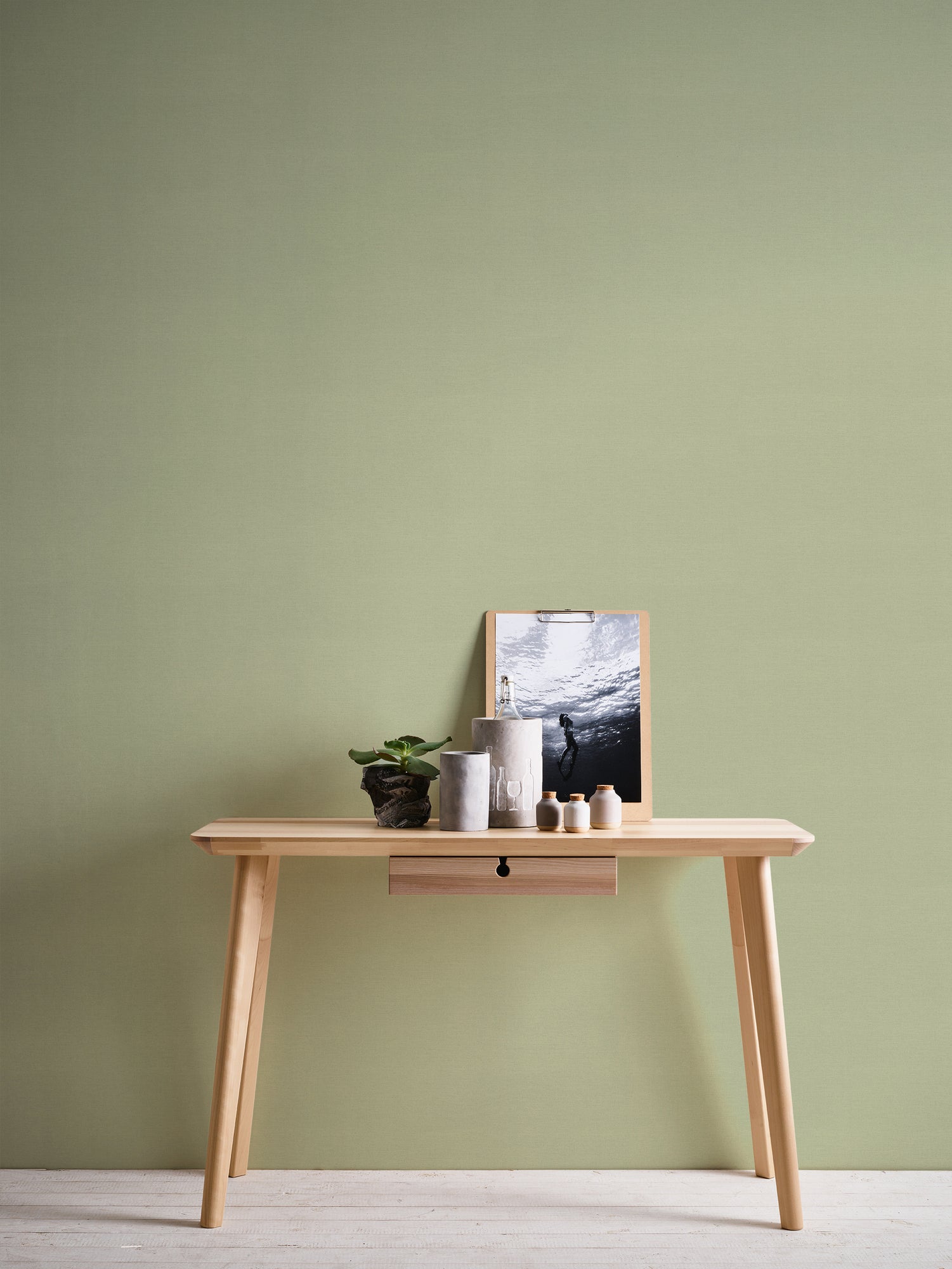 High-quality wallpaper from the PintWalls II collection in green 