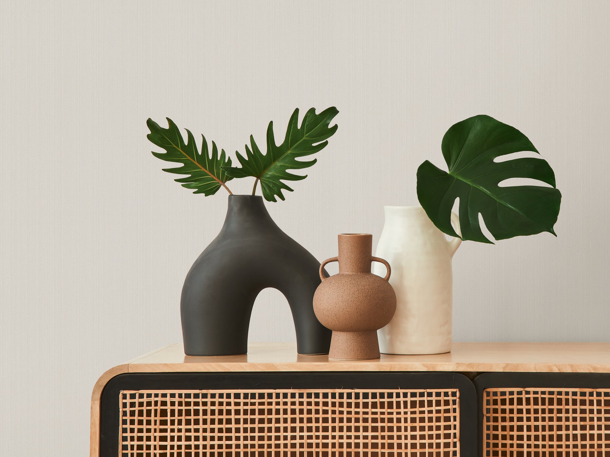 High-quality wallpaper from THE BoS collection in grey 