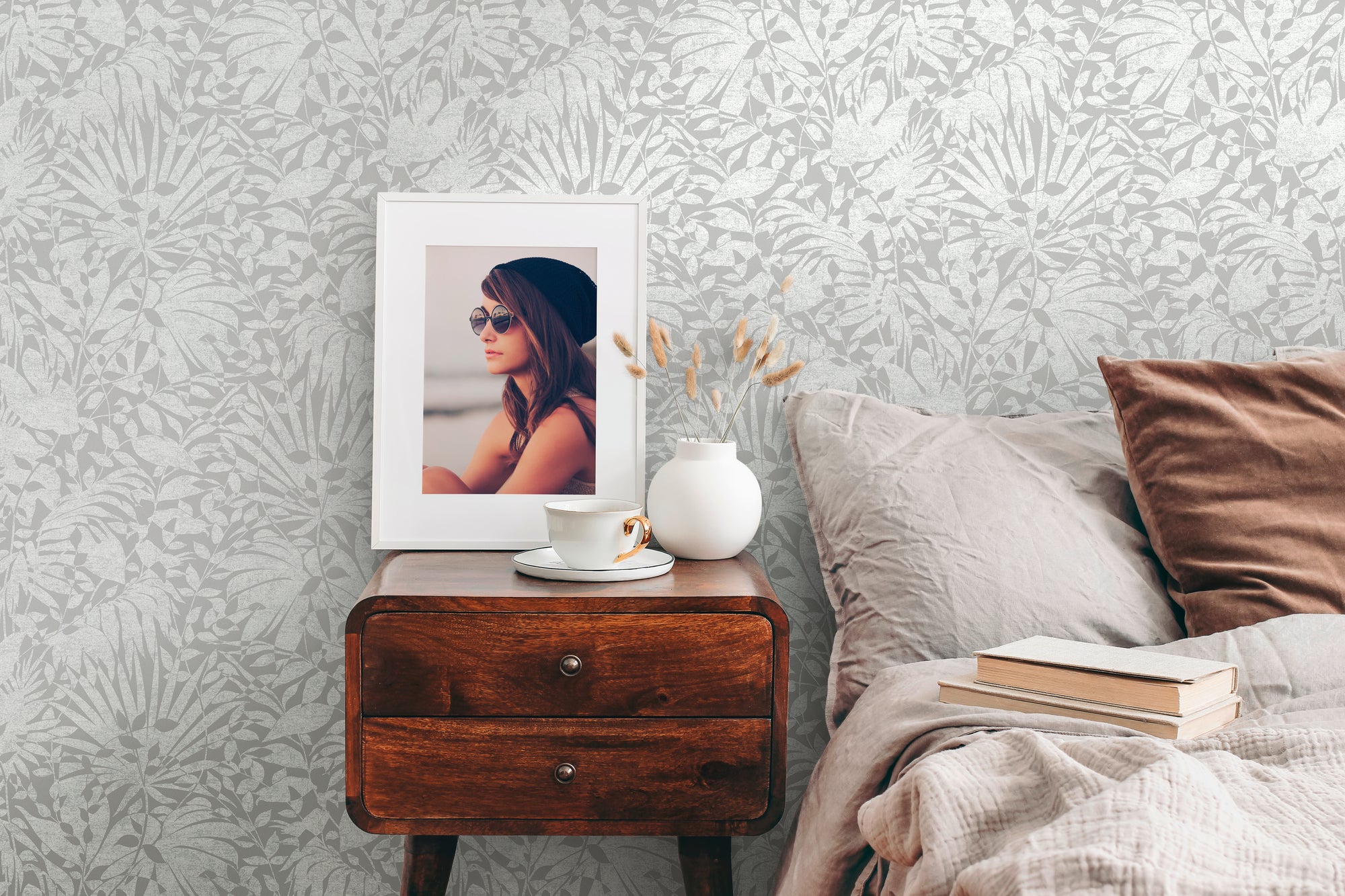 High-quality wallpaper from THE BoS collection in grey 