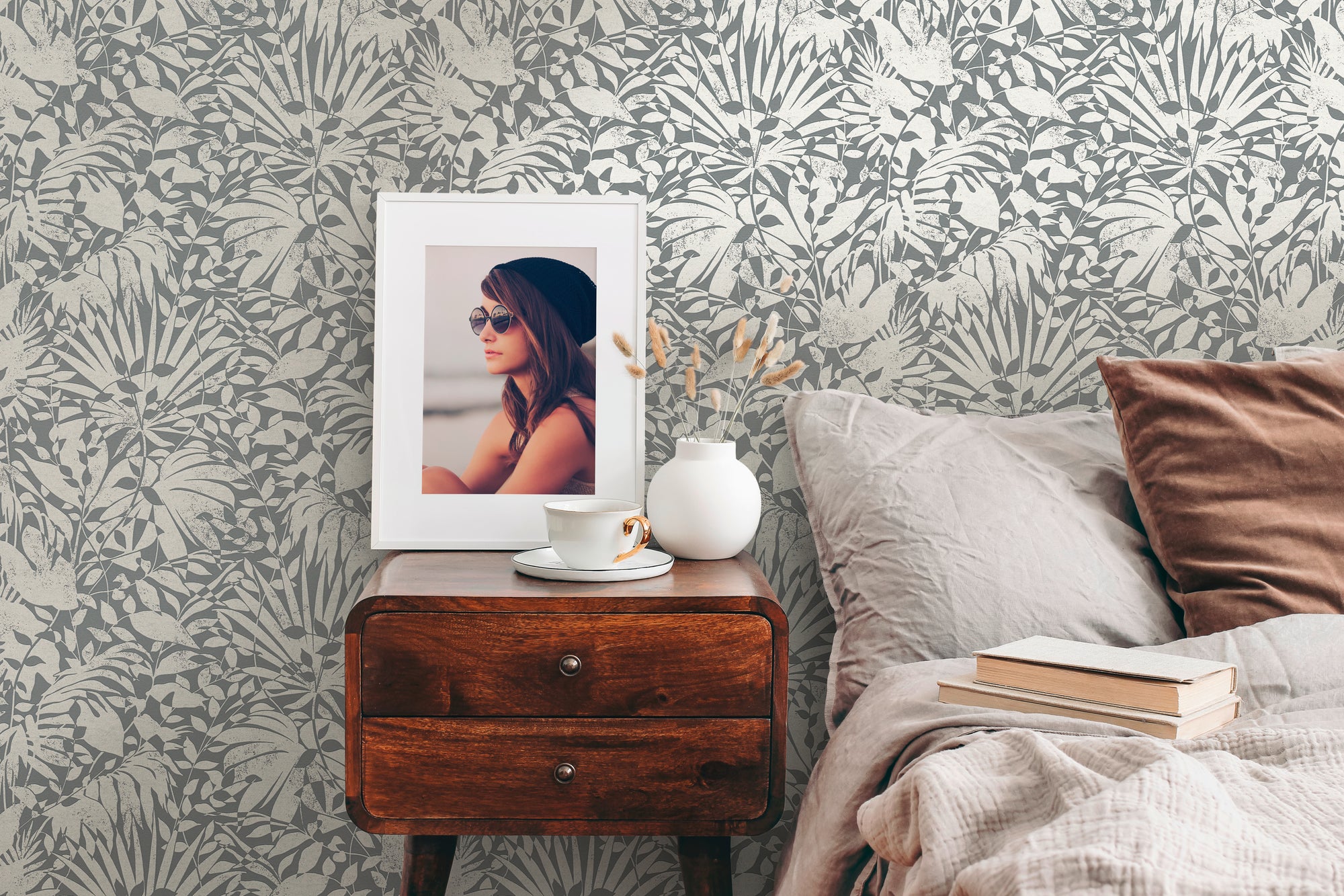 Premium Non-Woven Wallpaper Grey Floral