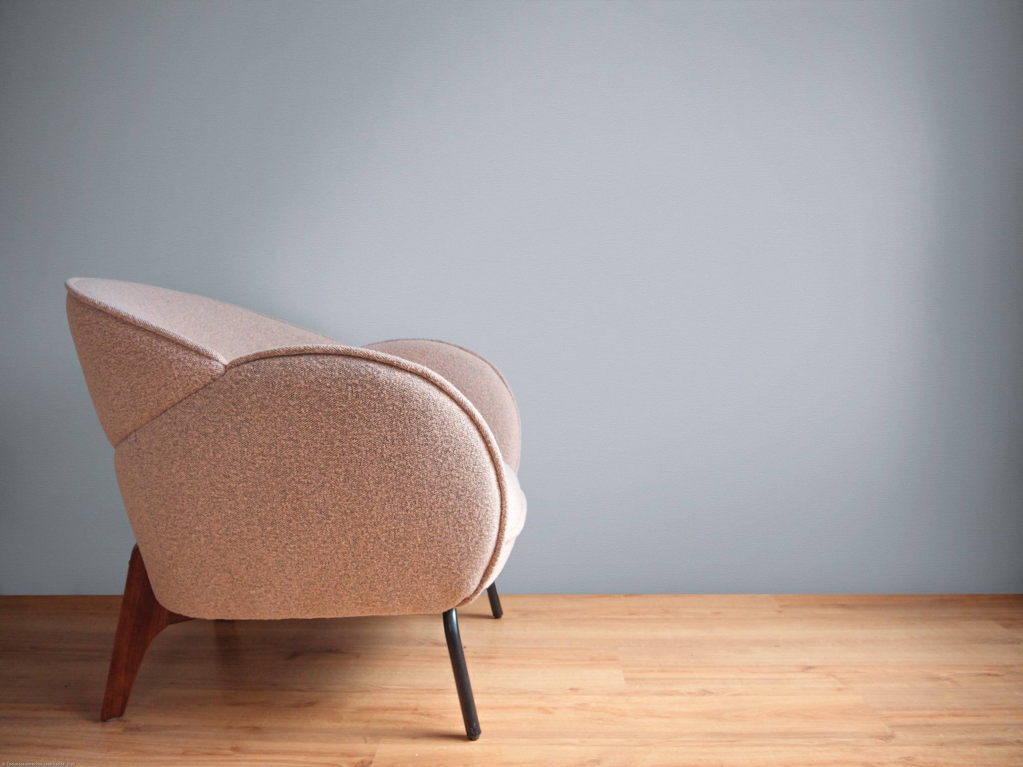 High-quality wallpaper from the French Affair collection in grey. 