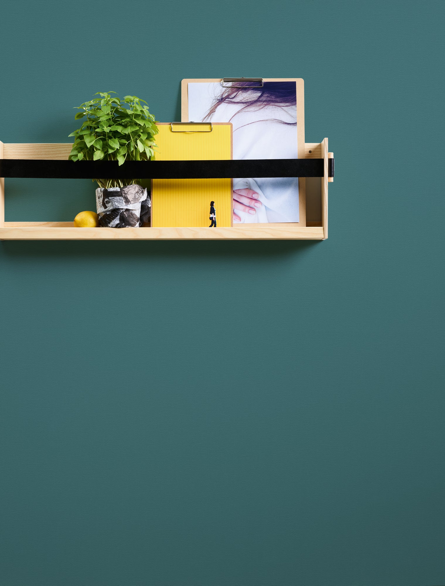 High-quality wallpaper from the French Affair collection in blue 