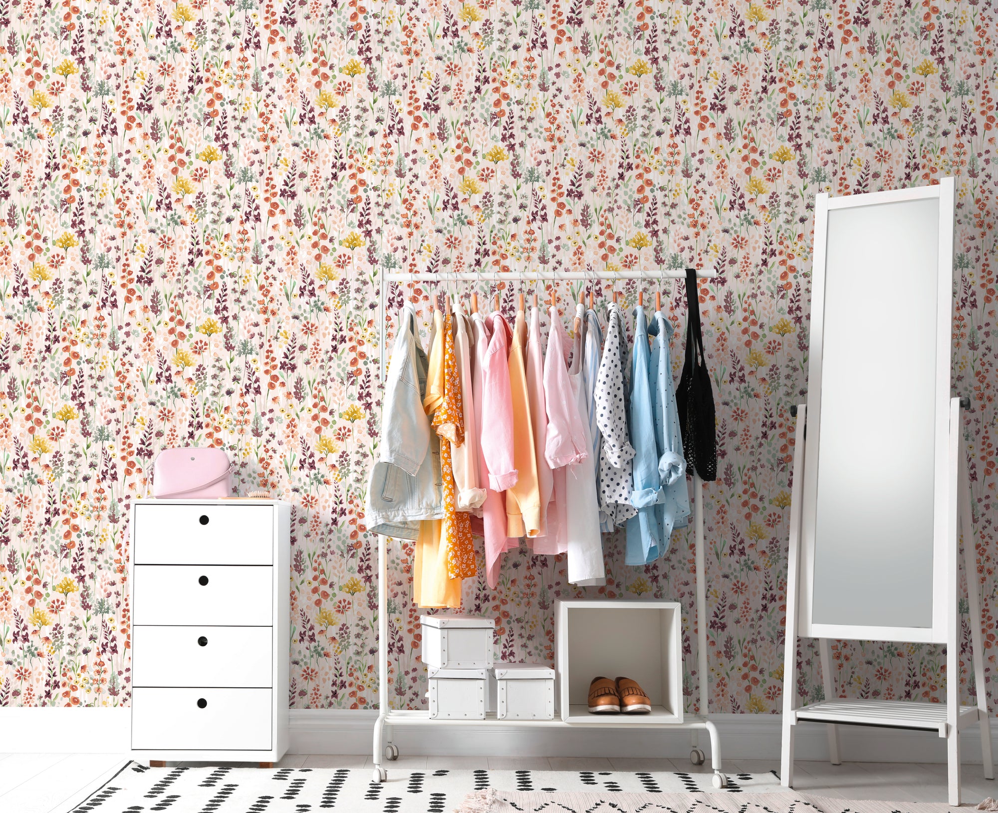 High-quality wallpaper from the Aquarelle Dreams collection in beige 
