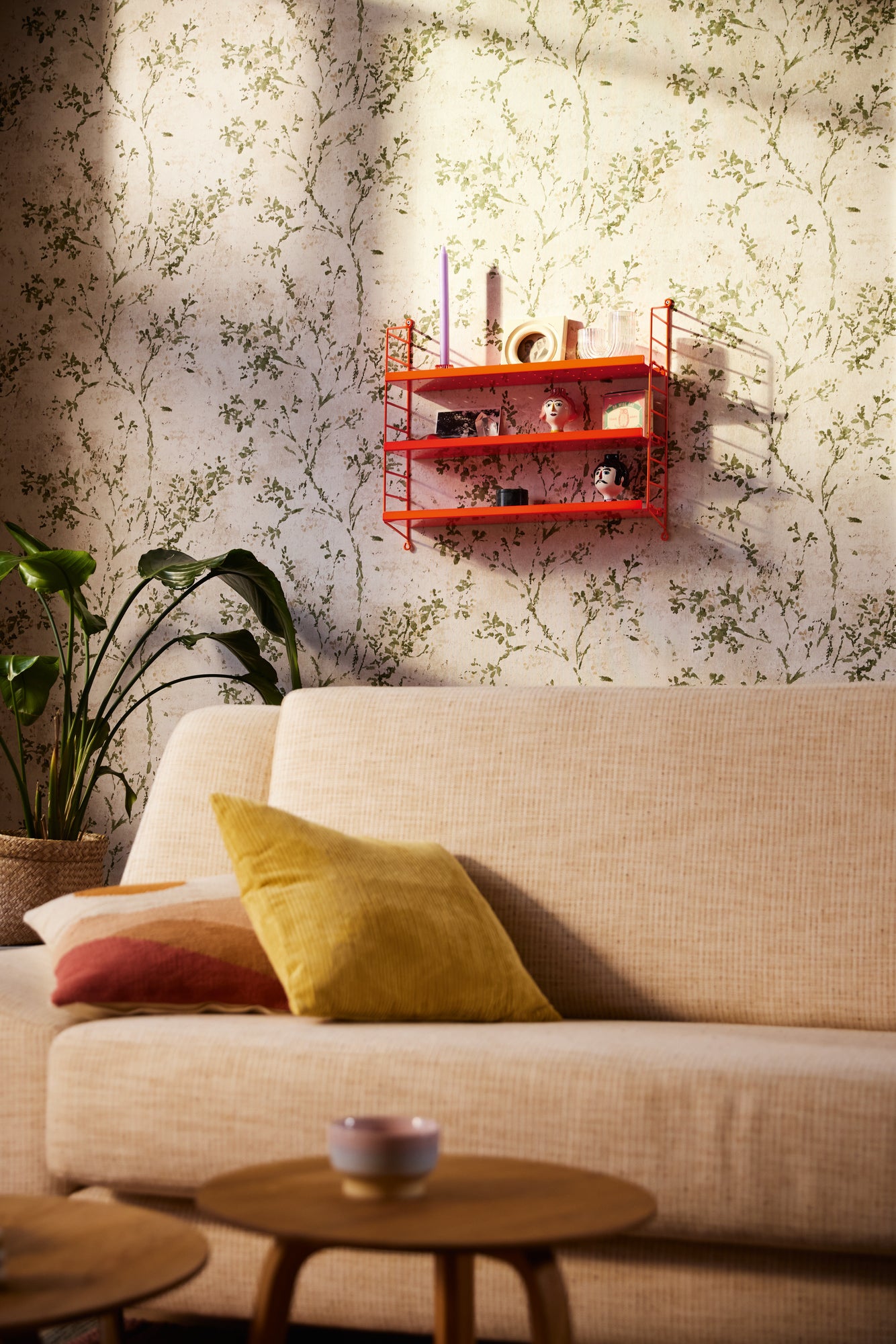 High-Quality Non-Woven Wallpaper Beige Floral
