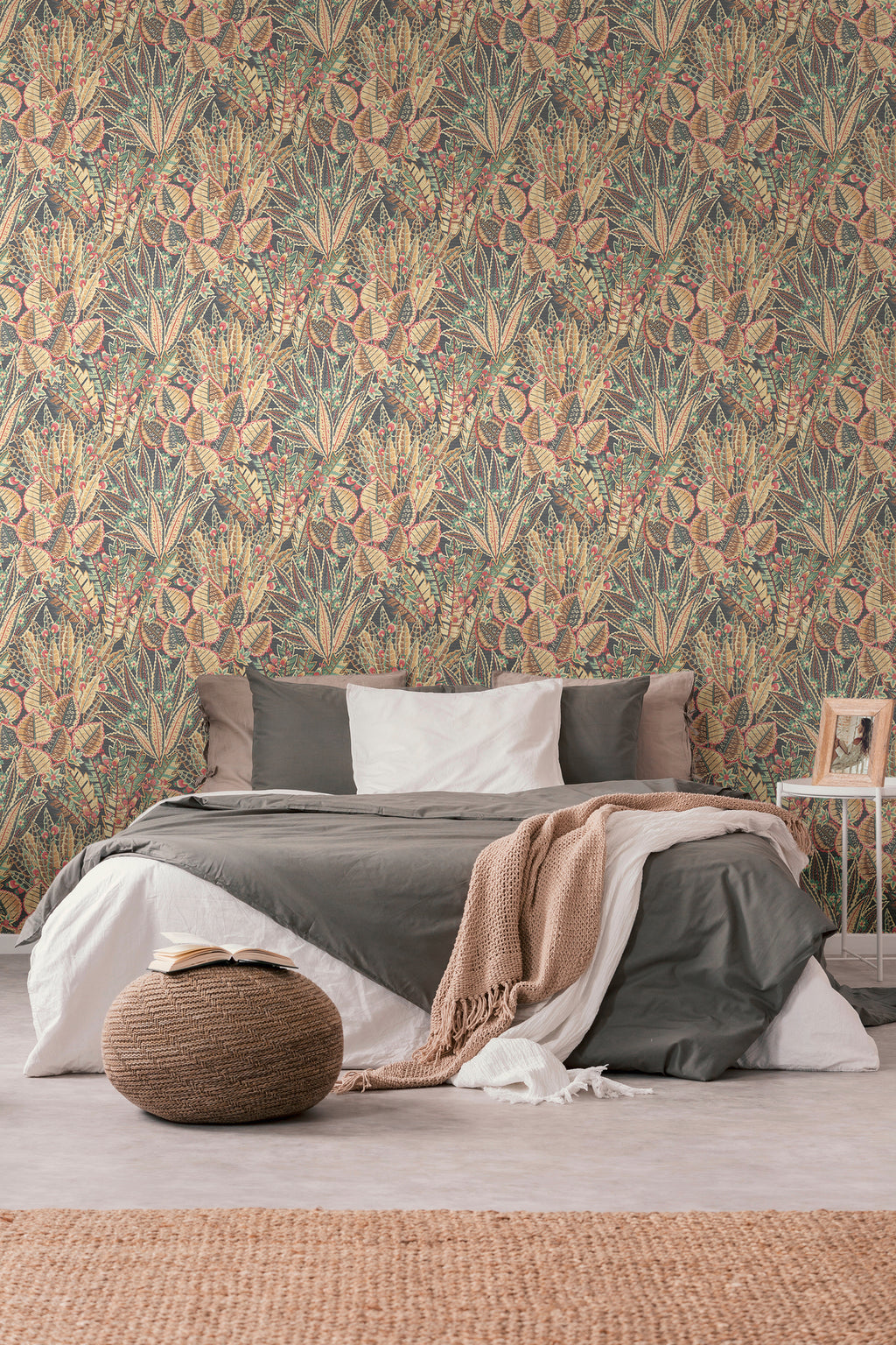 High-Quality Non-Woven Wallpaper Brown Floral