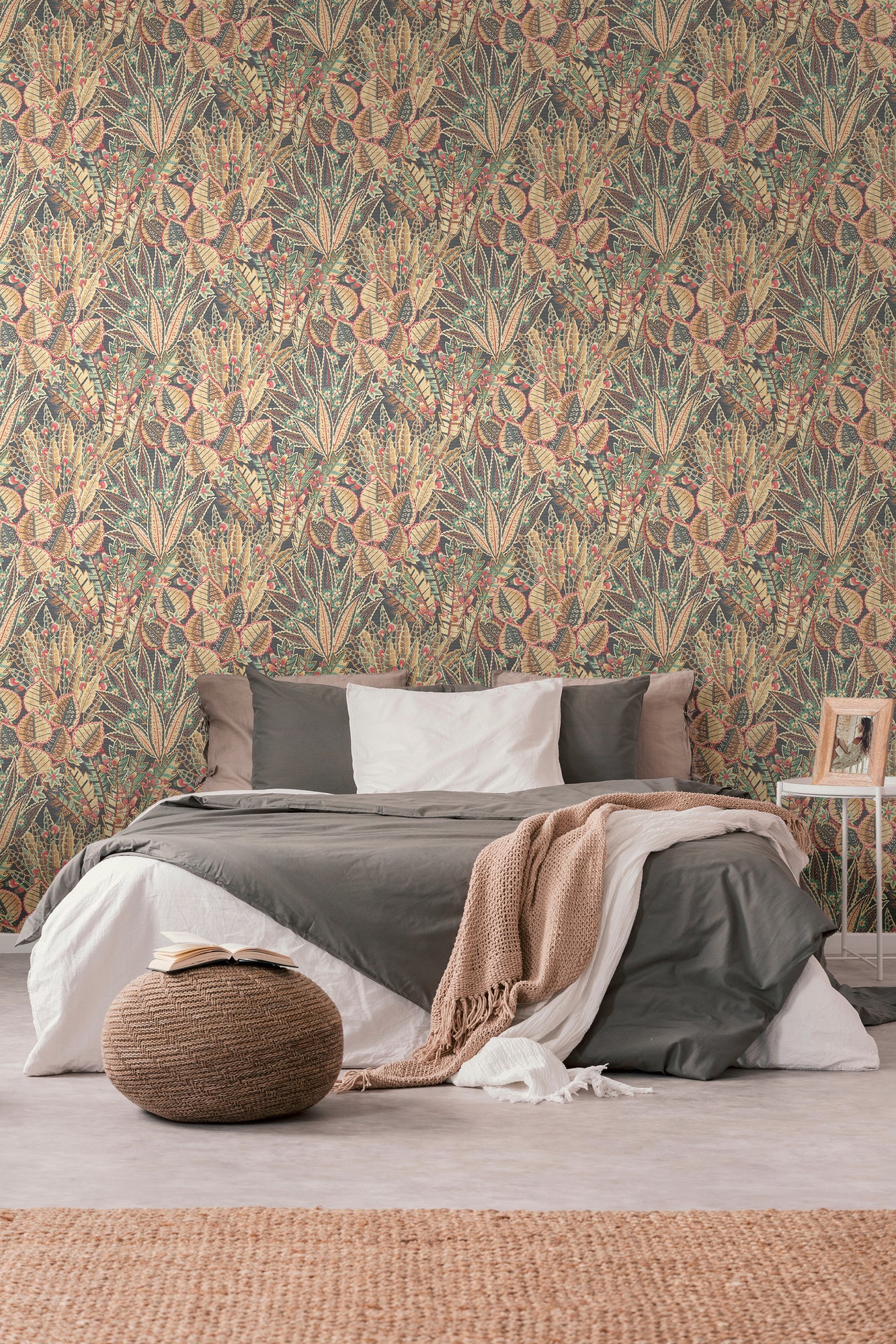 High-Quality Non-Woven Wallpaper Brown Floral