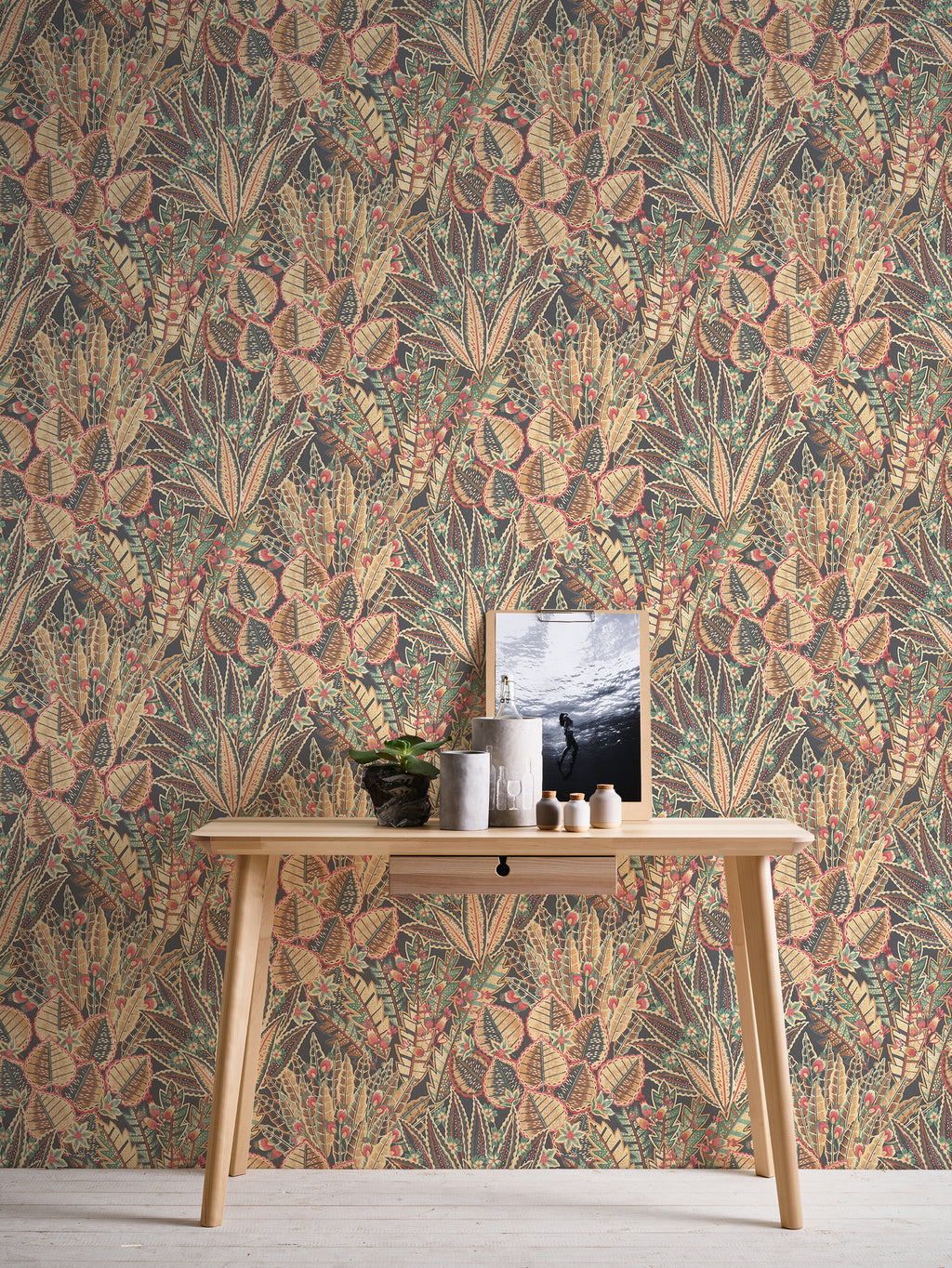 High-Quality Non-Woven Wallpaper Brown Floral