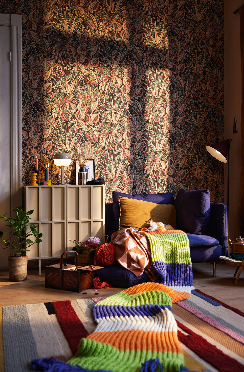 High-Quality Non-Woven Wallpaper Brown Floral