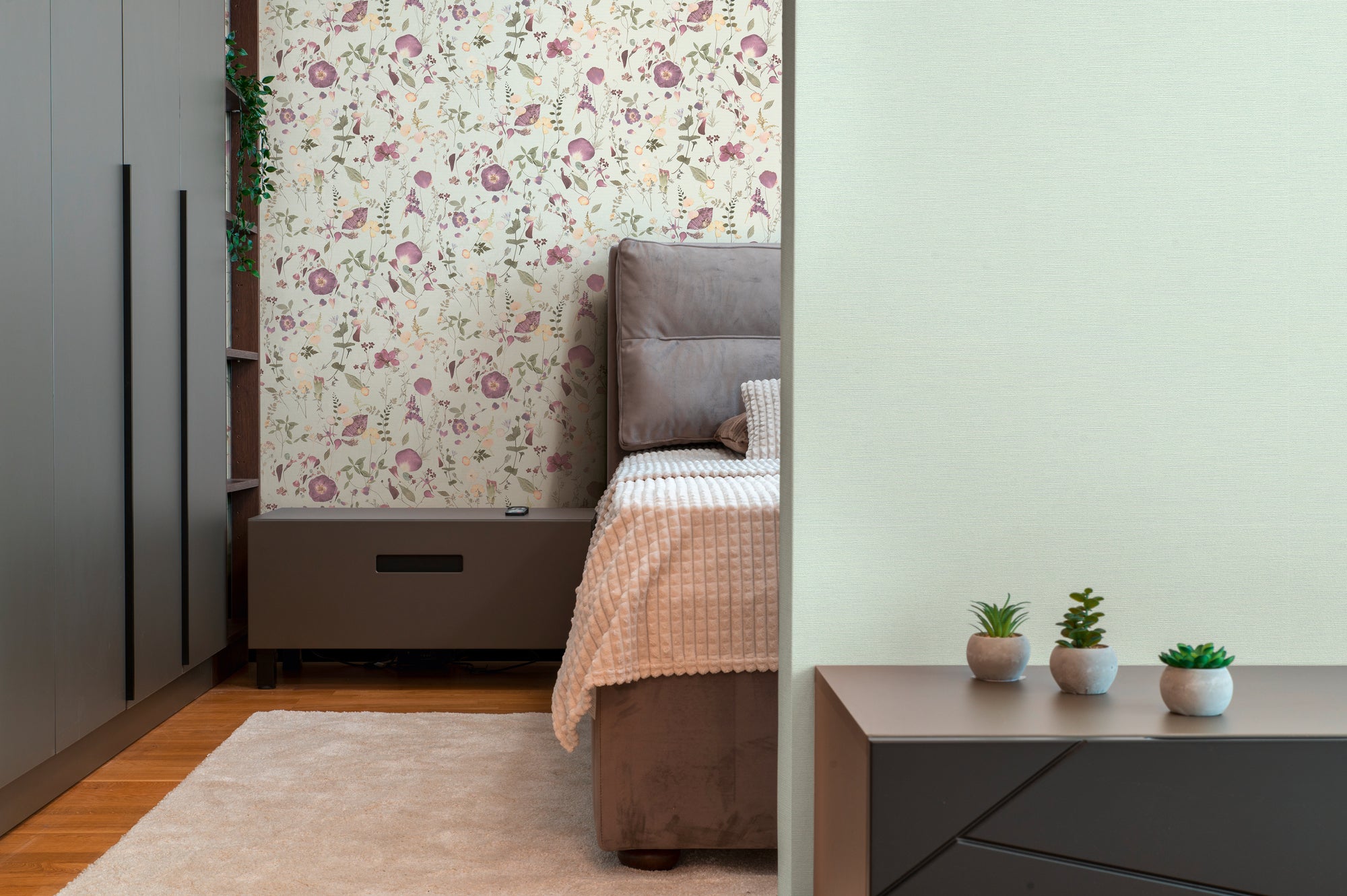 Premium Non-Woven Wallpaper Green Floral