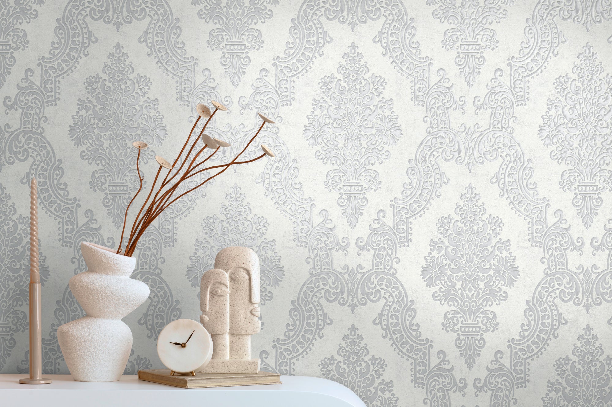 High-quality non-woven wallpaper White Baroque