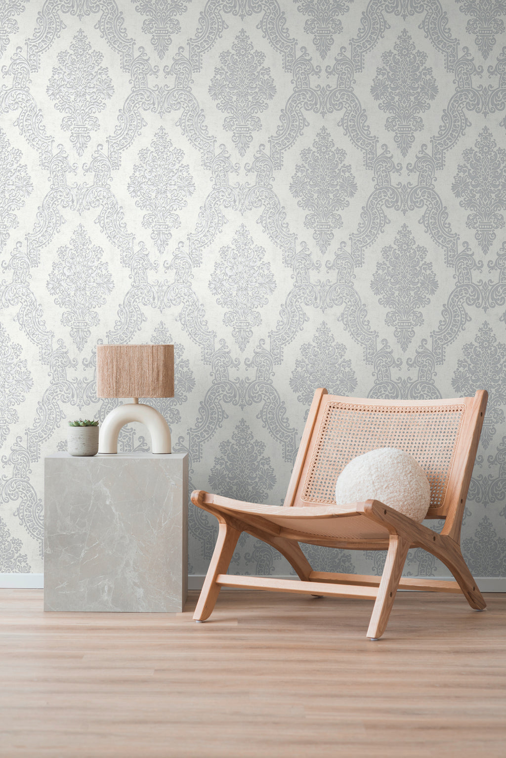 High-quality non-woven wallpaper White Baroque