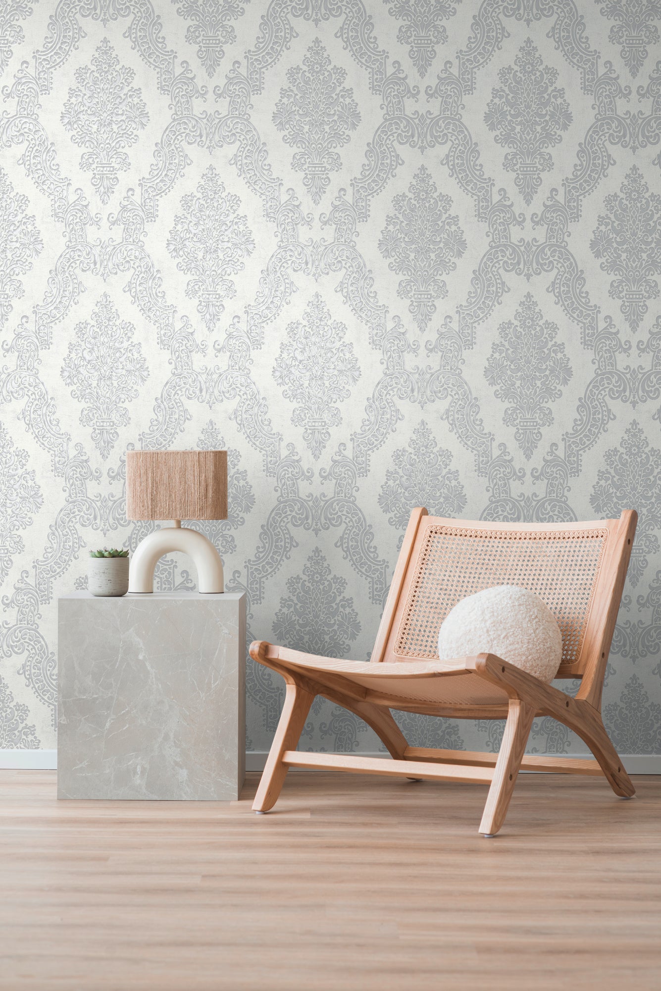High-quality non-woven wallpaper White Baroque
