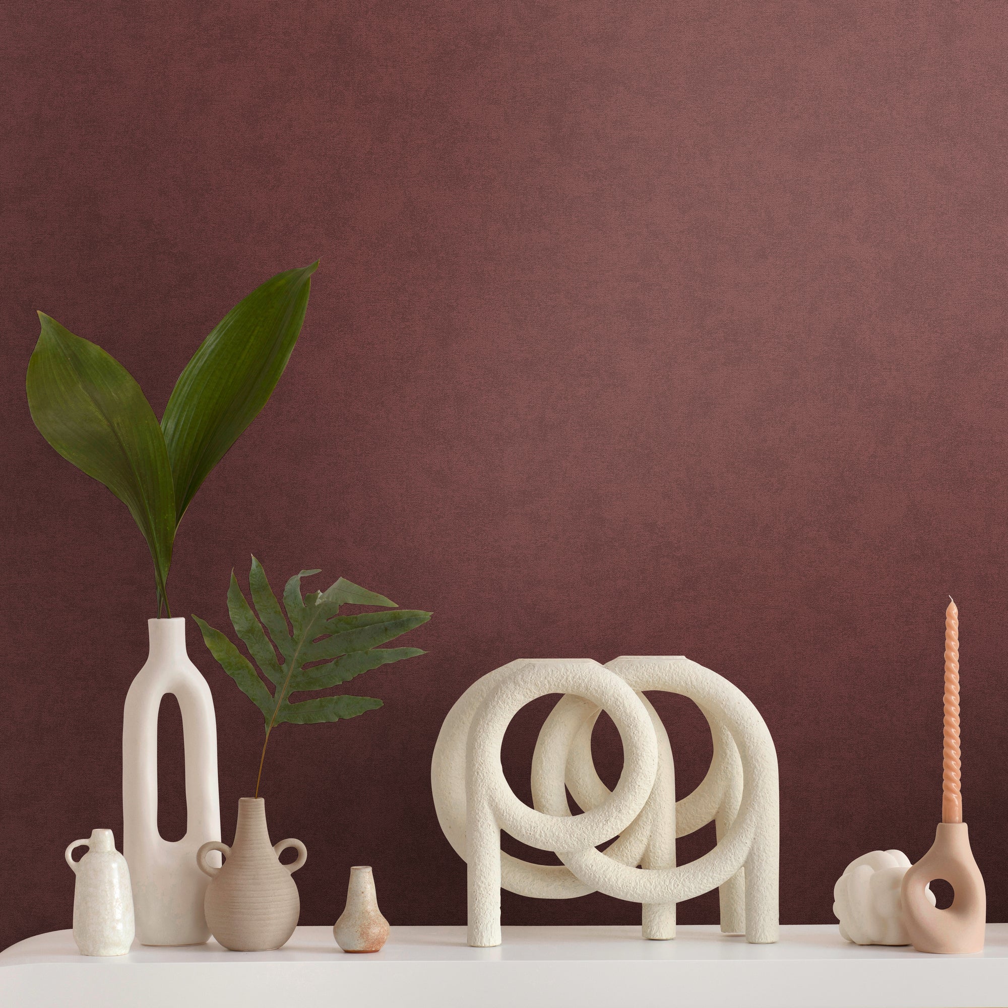 High-quality wallpaper from the French Affair collection in red 