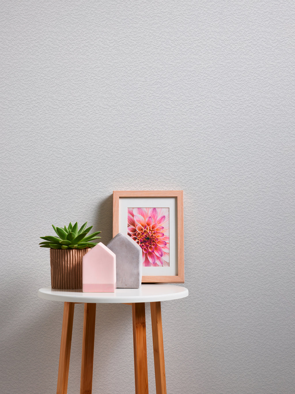 High-quality wallpaper from the plain white wallpaper collection 