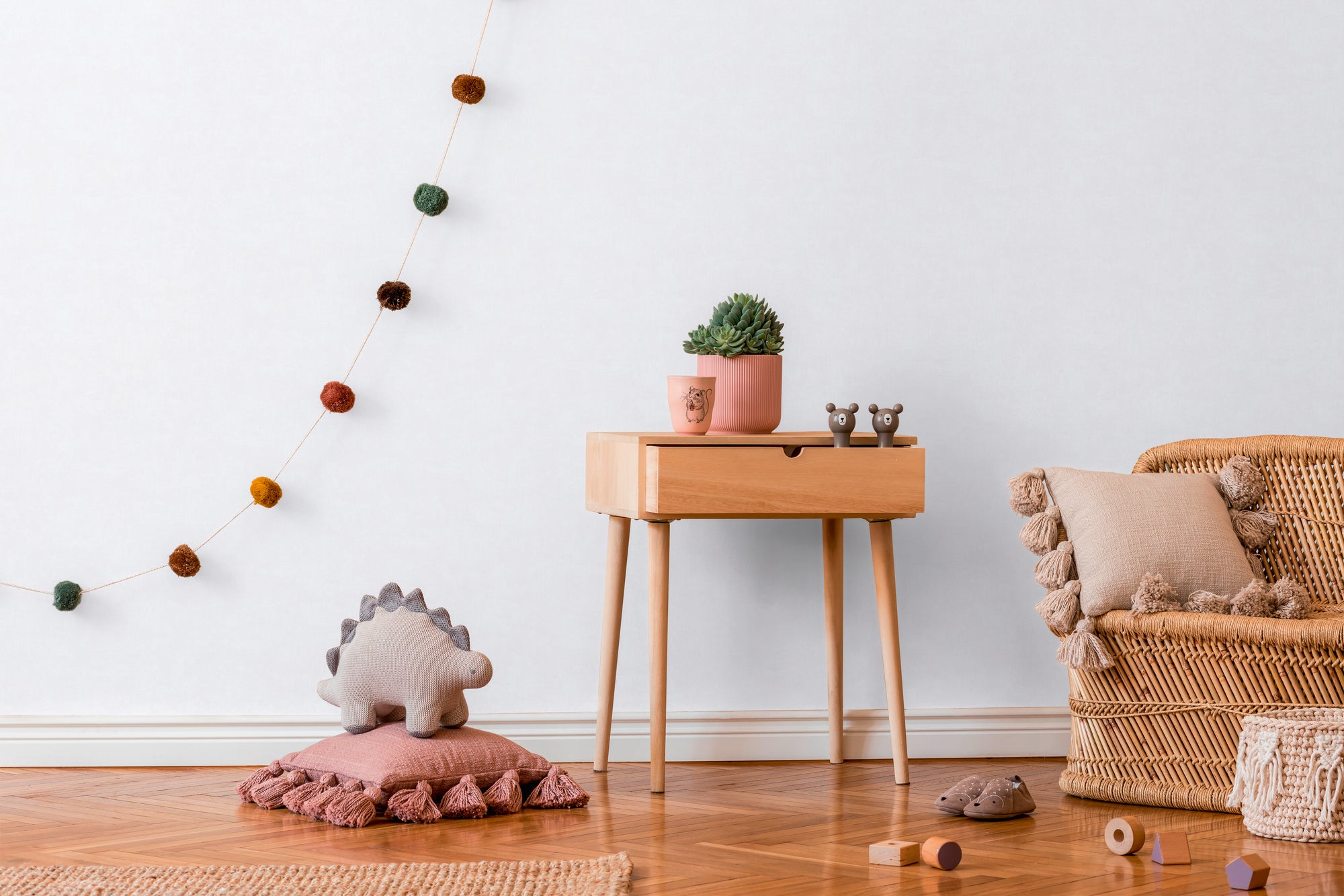 High-quality wallpaper from the Lilly & Luis collection in cream 