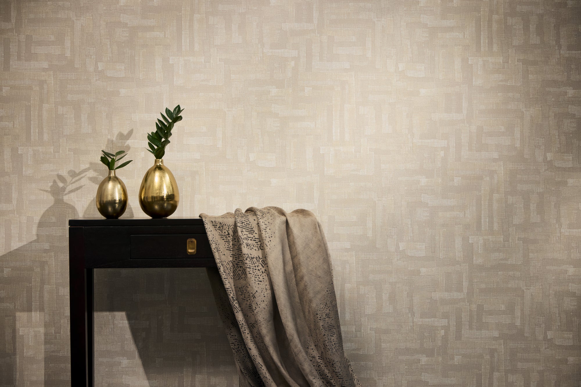 High-Quality Non-Woven Wallpaper Beige Graphic