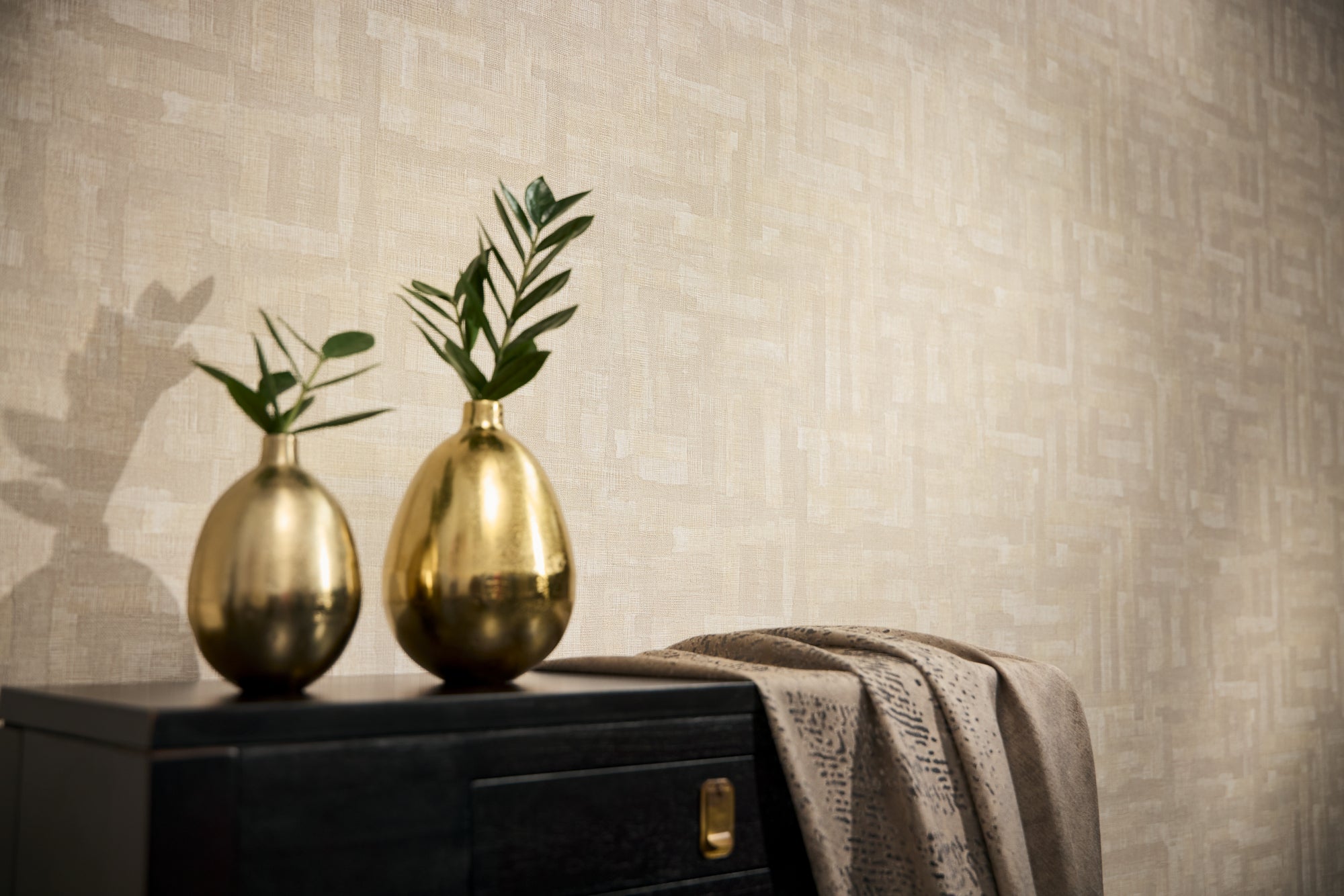 High-Quality Non-Woven Wallpaper Beige Graphic
