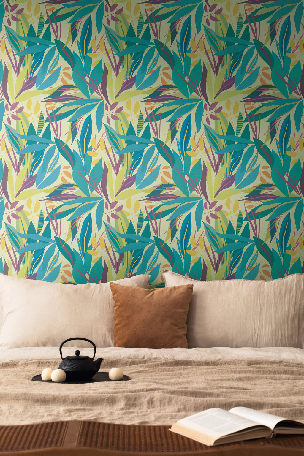 High-quality wallpaper from the Anna D'Andrea collection in blue 