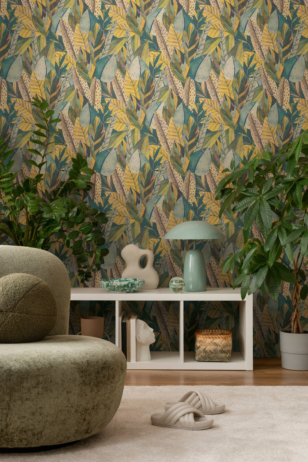 High-quality wallpaper from the Anna D'Andrea collection in yellow 