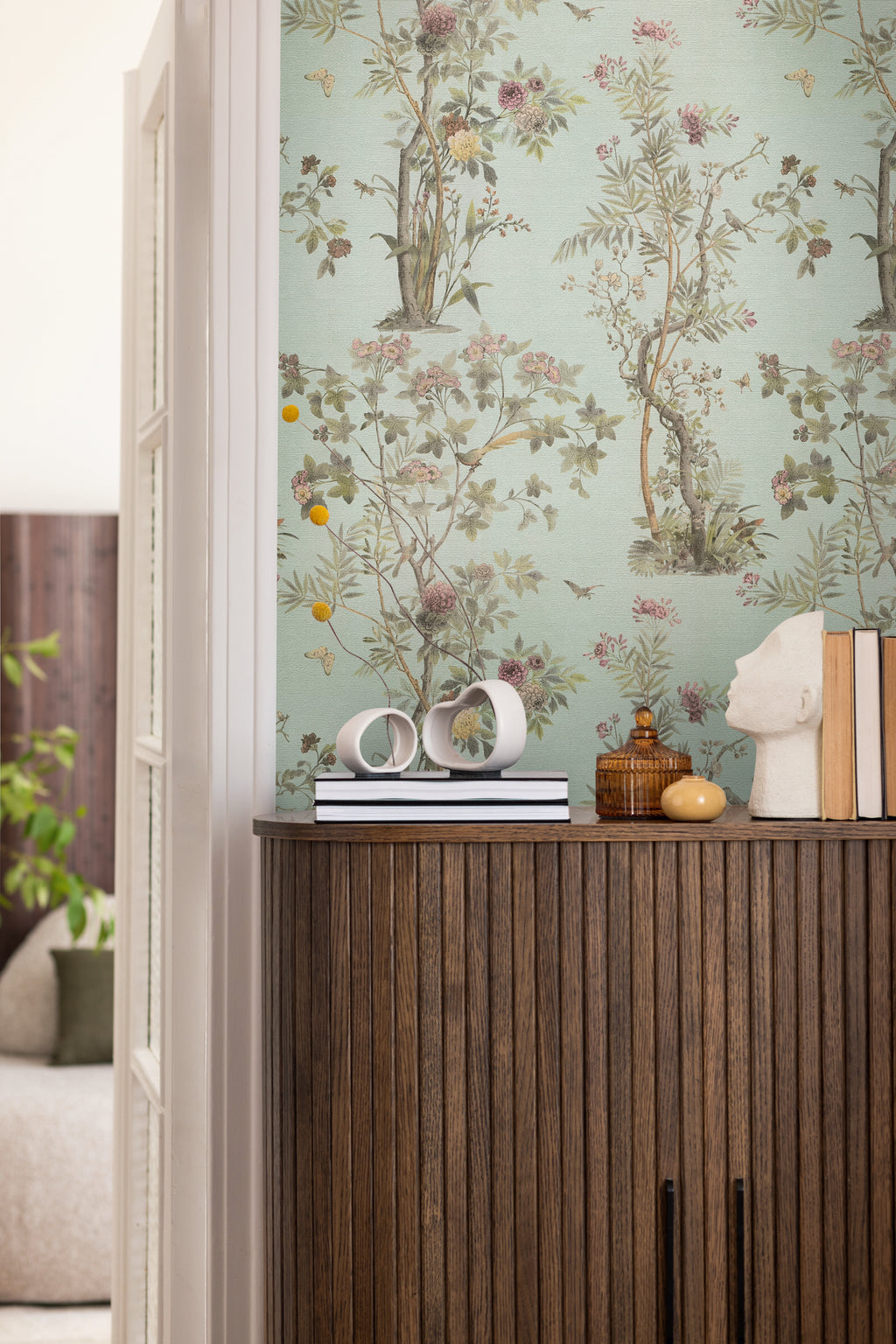 High-Quality Non-Woven Wallpaper Brown Floral