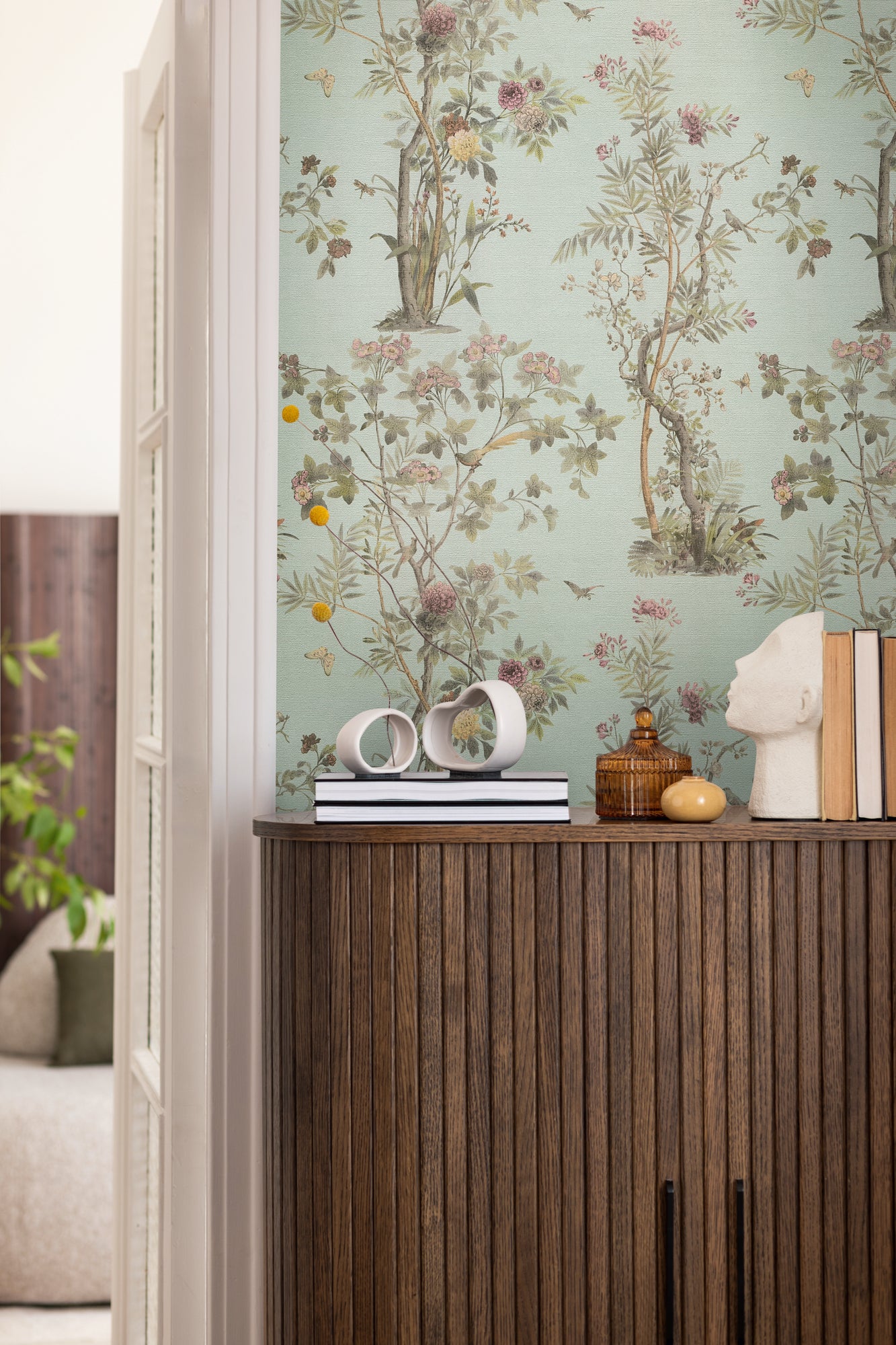 High-Quality Non-Woven Wallpaper Brown Floral