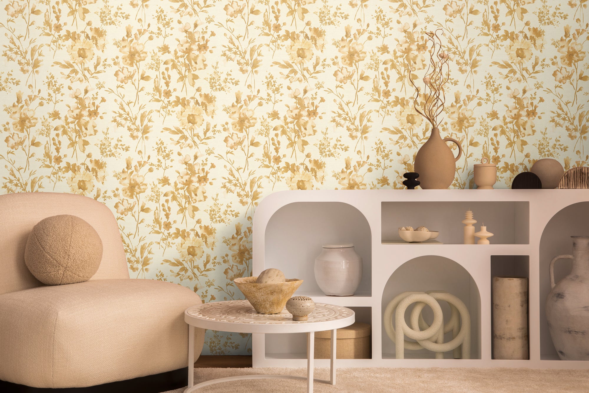 High-quality wallpaper from the CosmoLiving collection in gold 