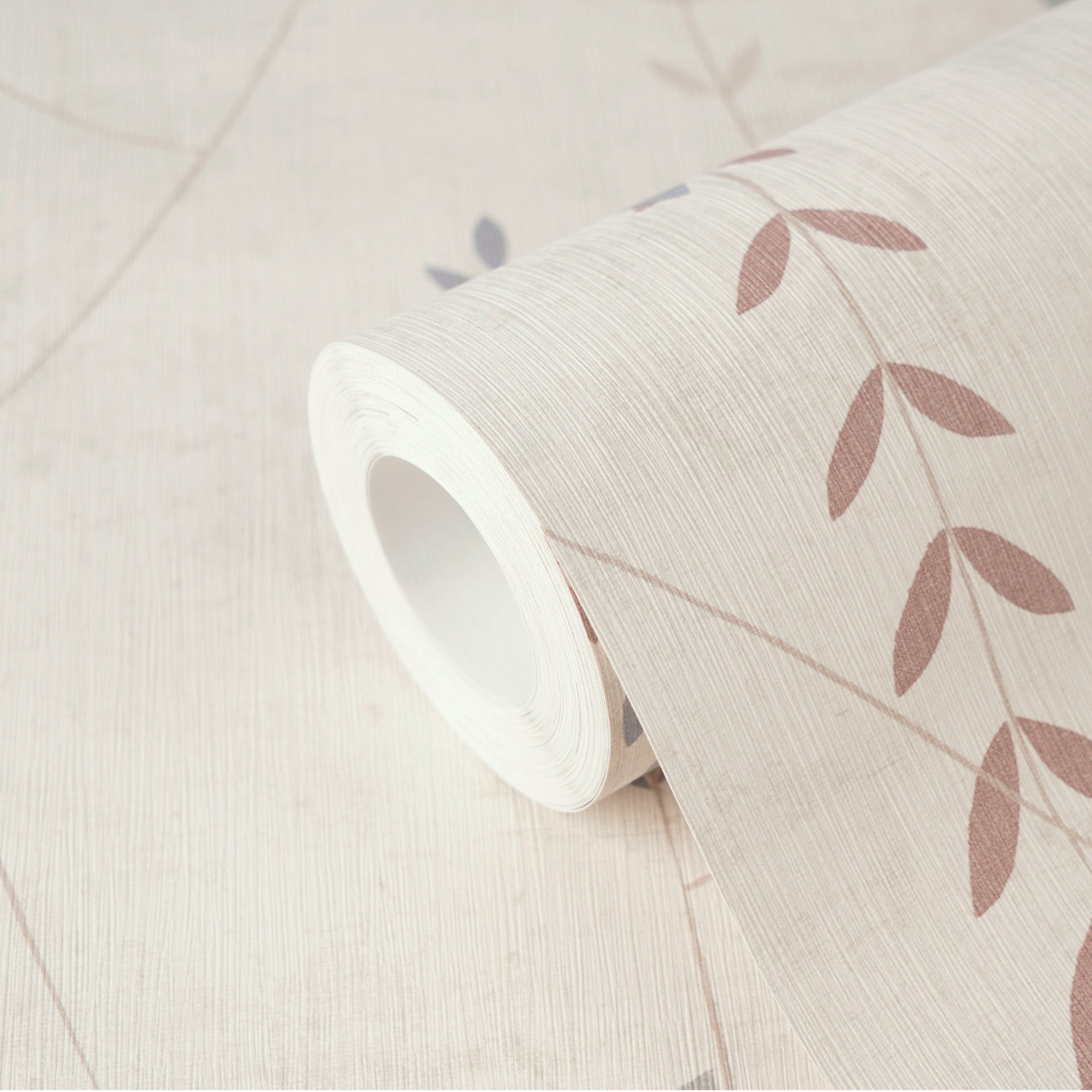 High-Quality Non-Woven Wallpaper Beige Floral