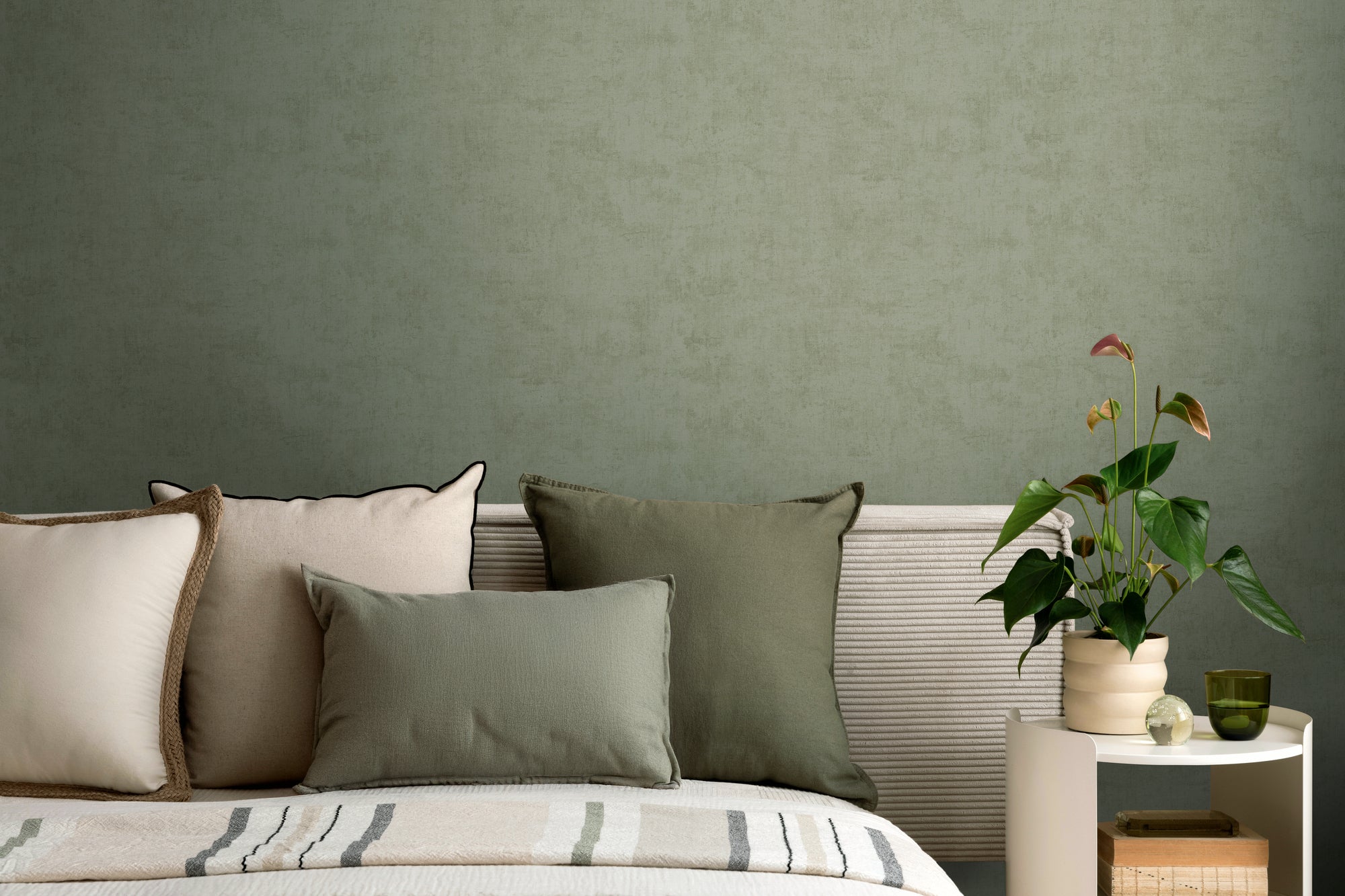 High-quality wallpaper from the Pintwalls III collection in green 
