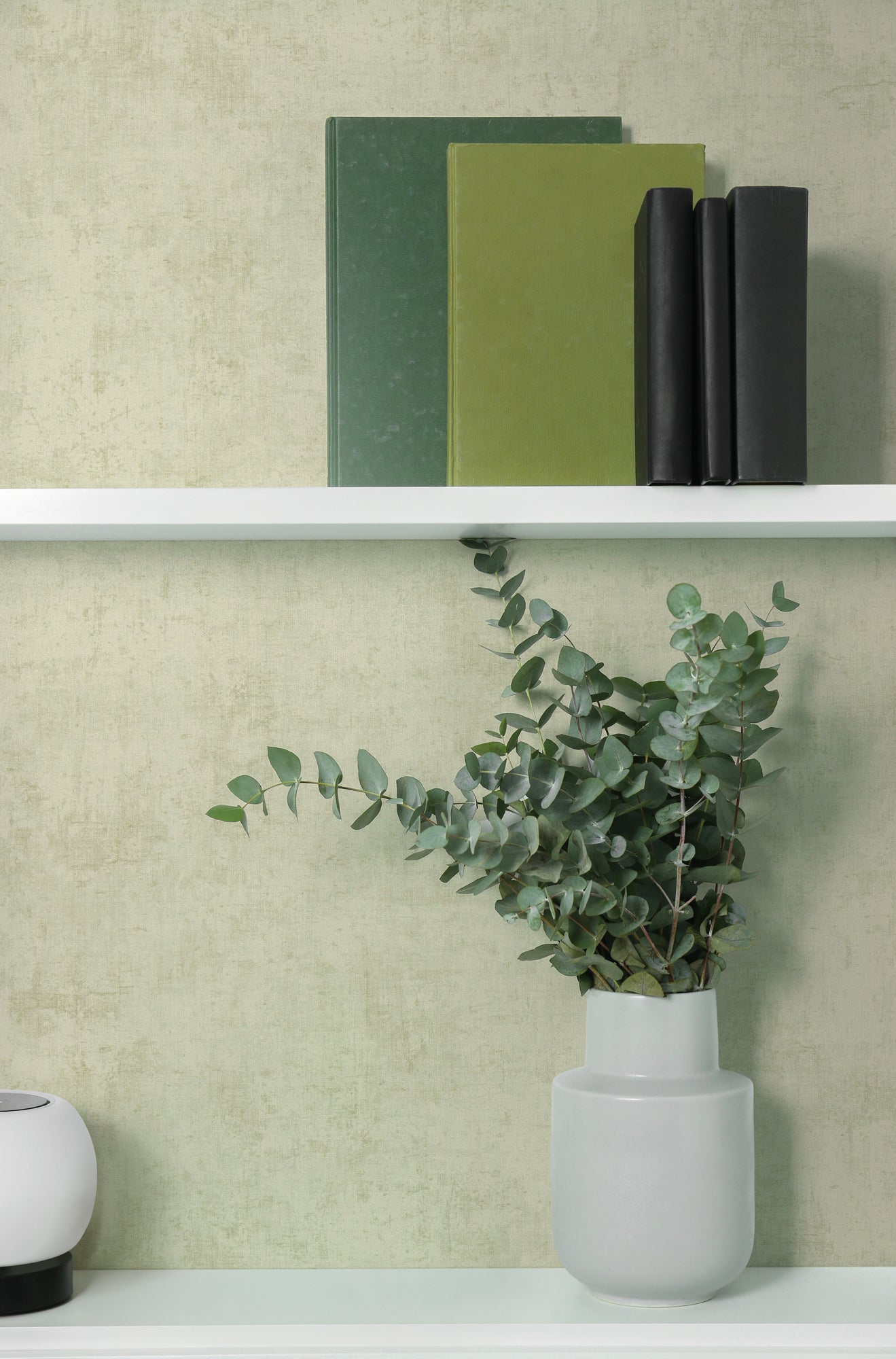 High-quality wallpaper from the Pintwalls III collection in green 