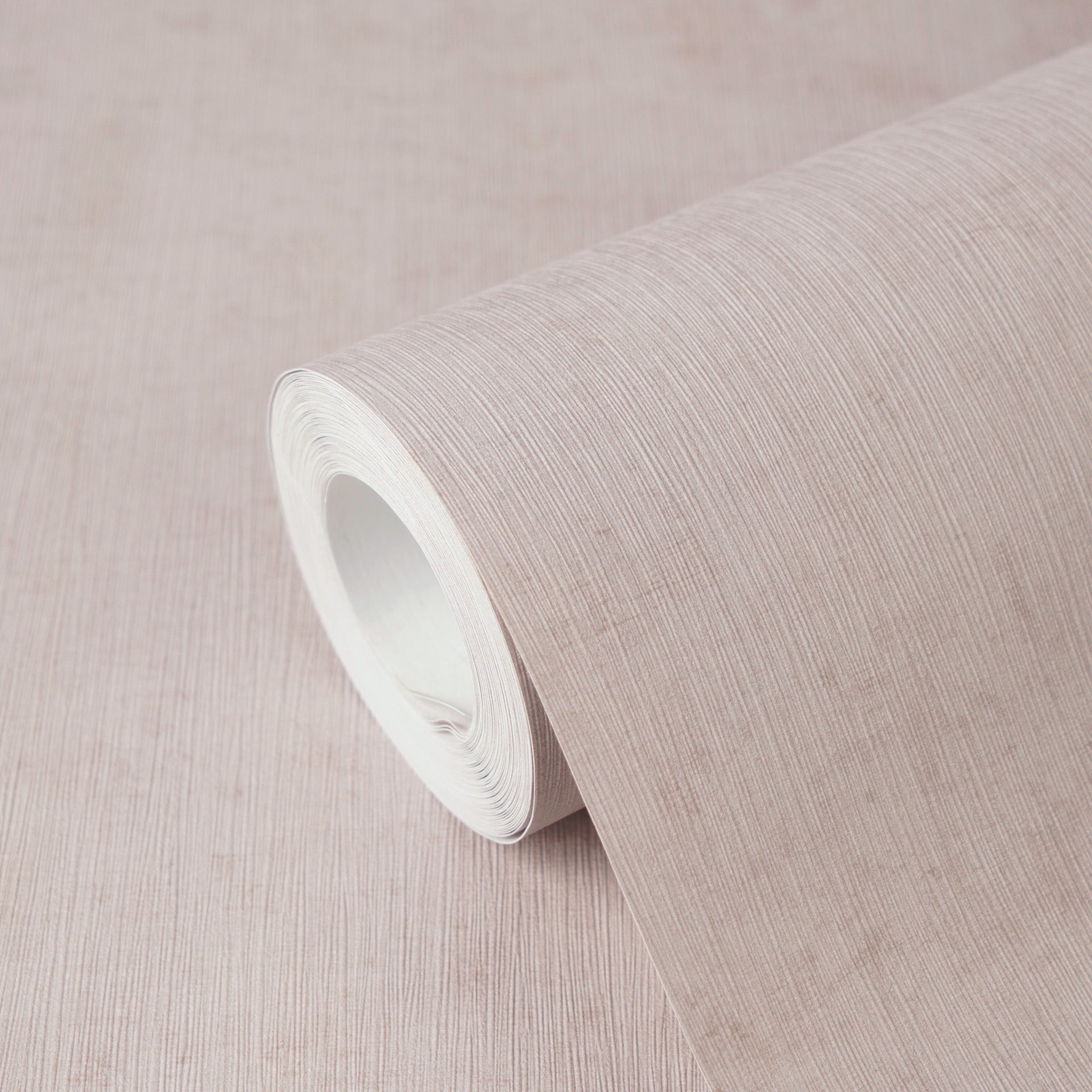 High-quality wallpaper from the Pintwalls III collection in purple 