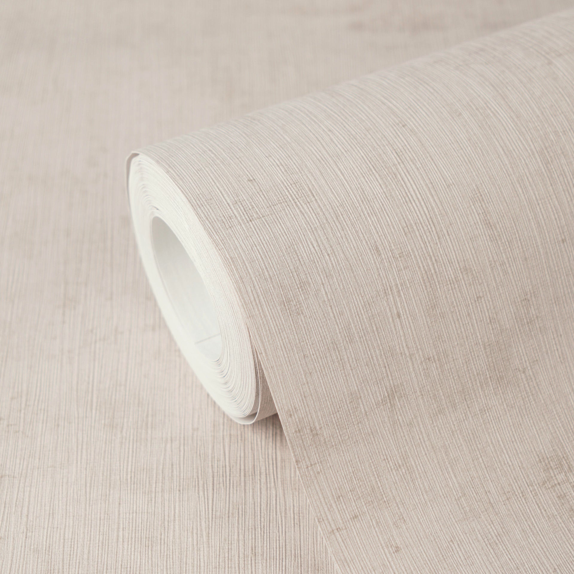 High-quality wallpaper from the Nordic Feeling collection in grey. 