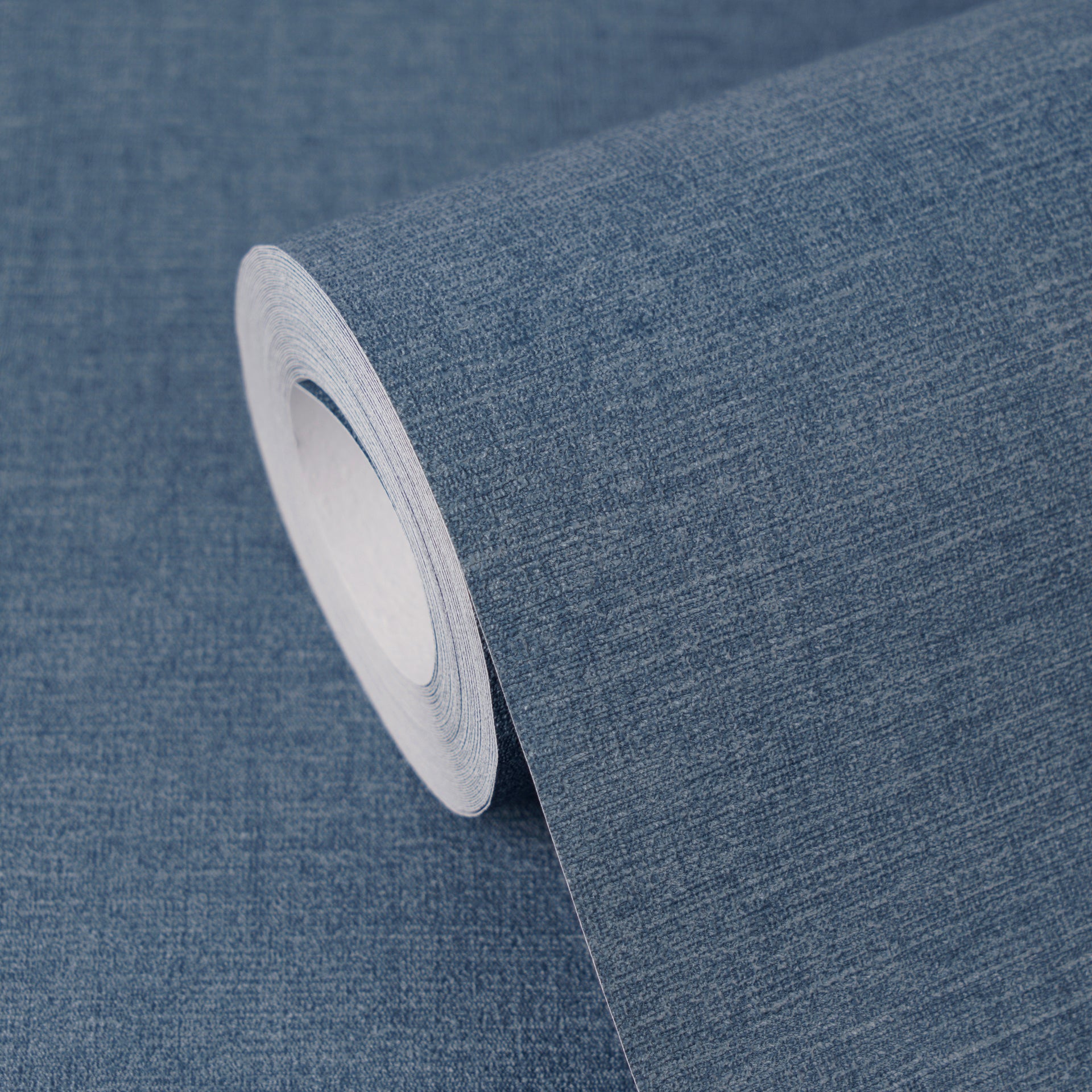 High-quality wallpaper from the Pintwalls III collection in blue 